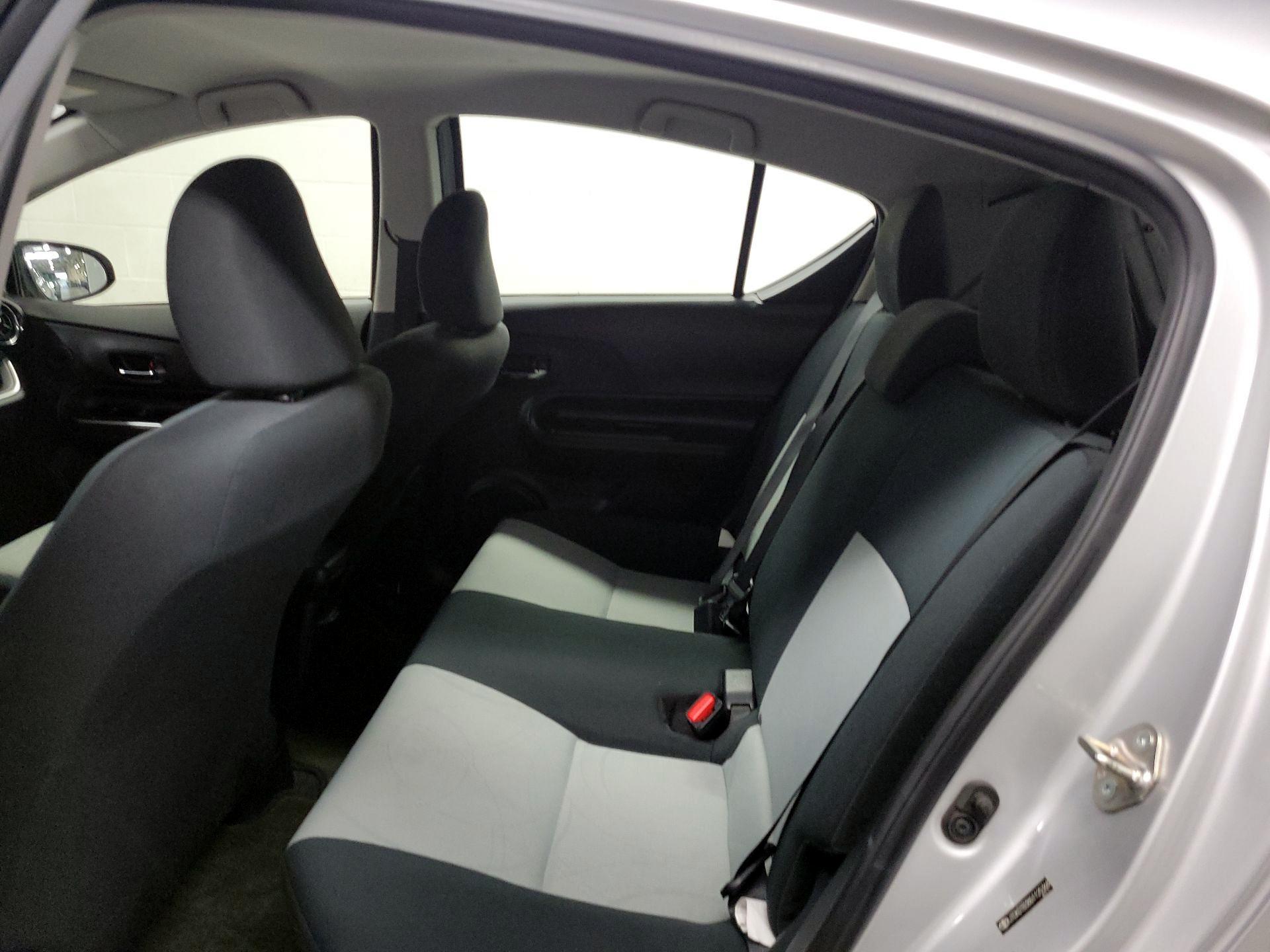 Thumbnail: 2016 Toyota Prius c - 18