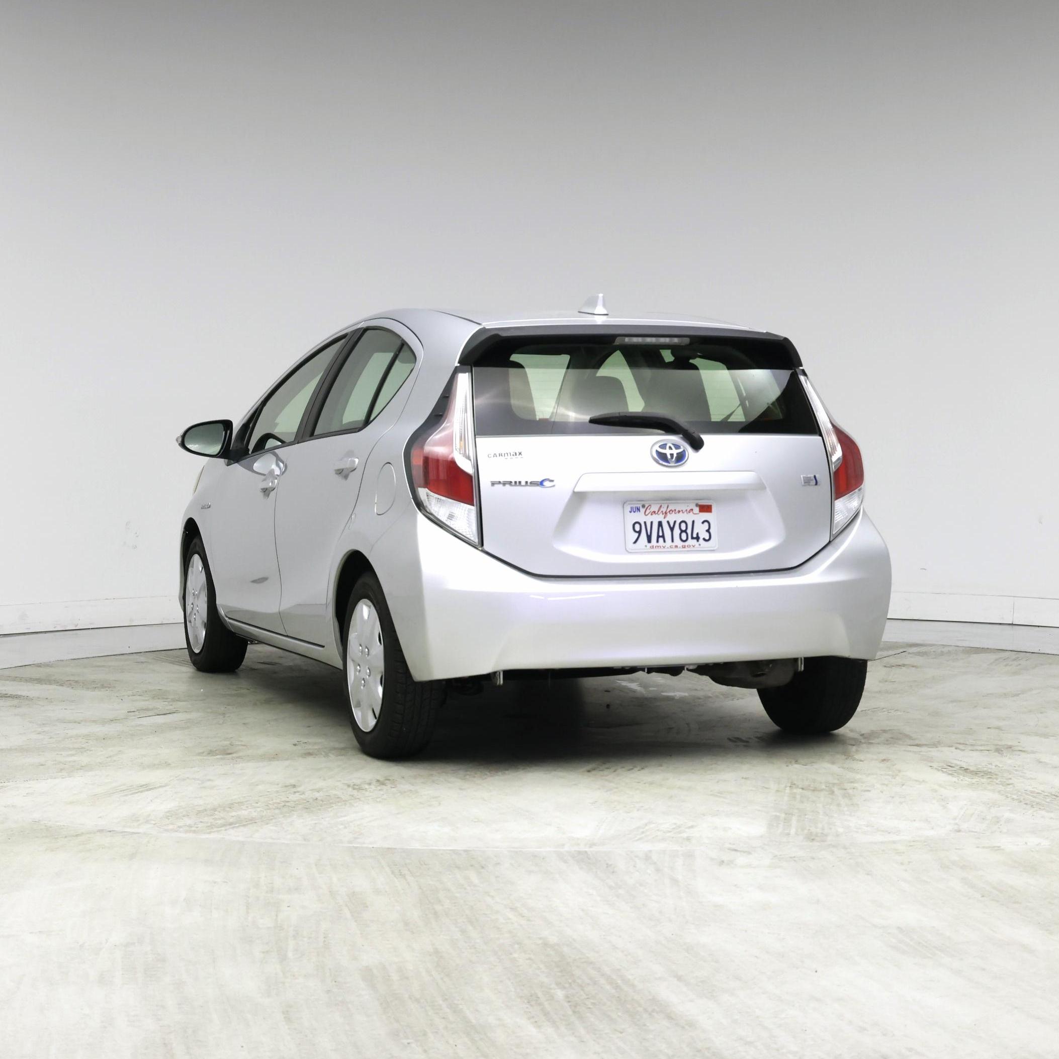 Thumbnail: 2016 Toyota Prius c - 2