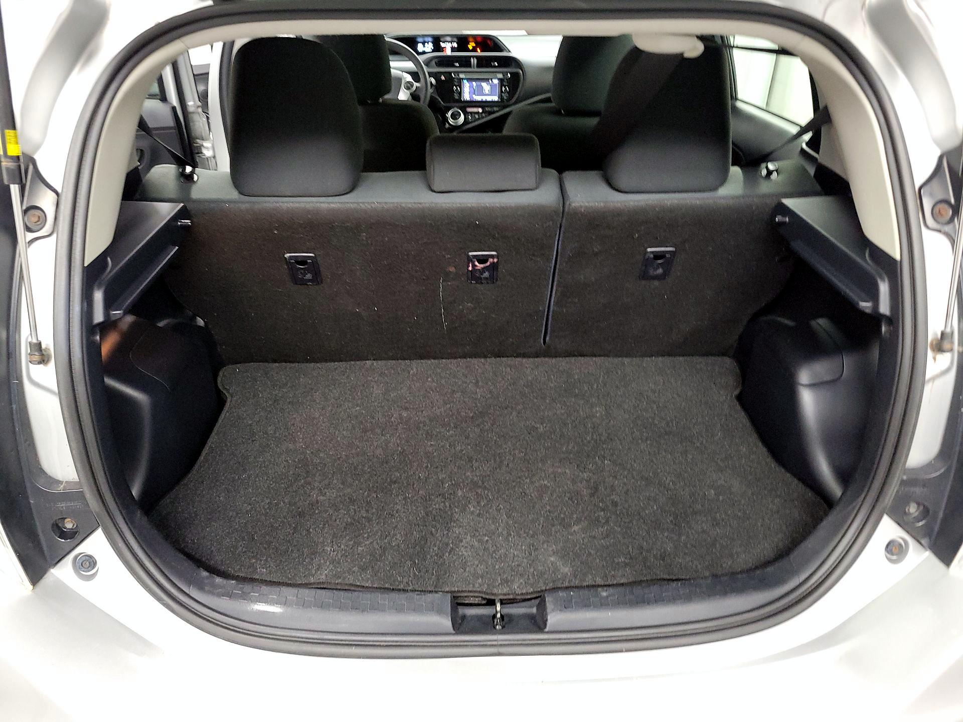 Thumbnail: 2016 Toyota Prius c - 19