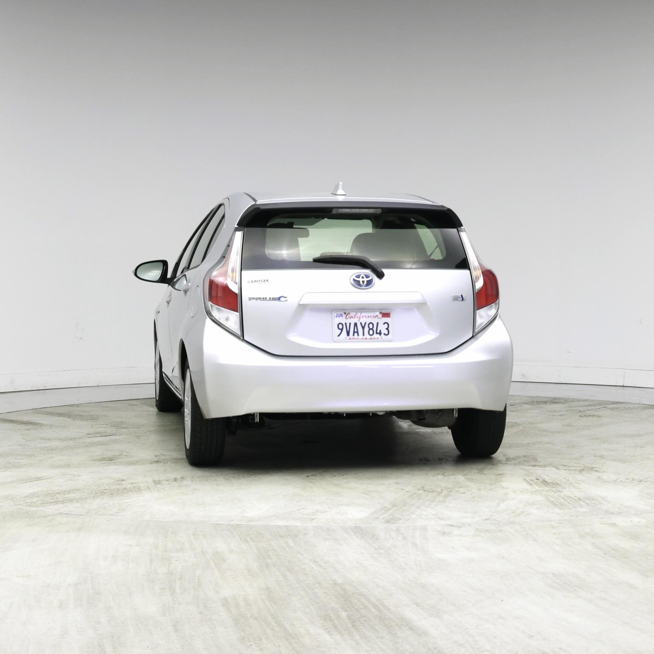 Thumbnail: 2016 Toyota Prius c - 6