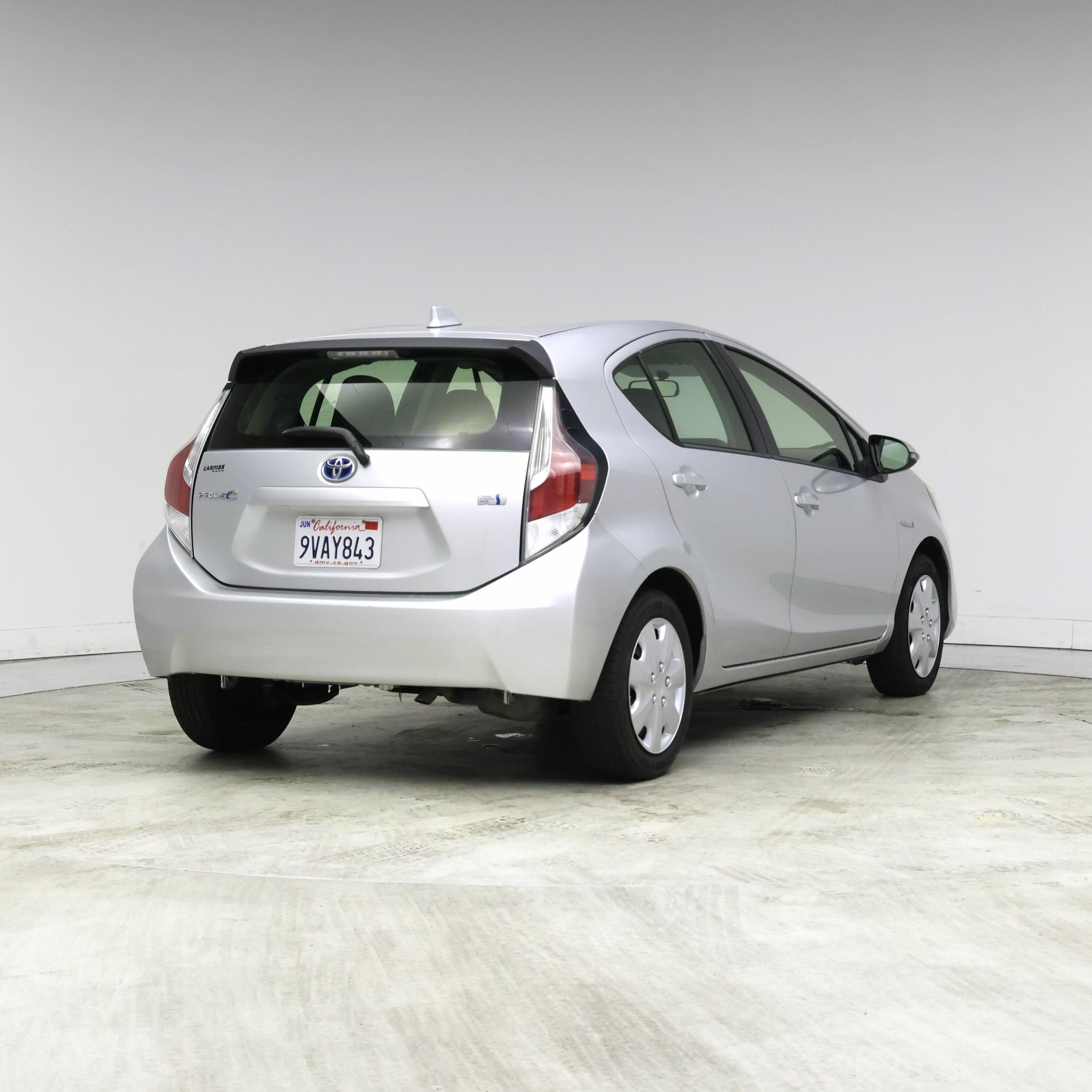 Thumbnail: 2016 Toyota Prius c - 8