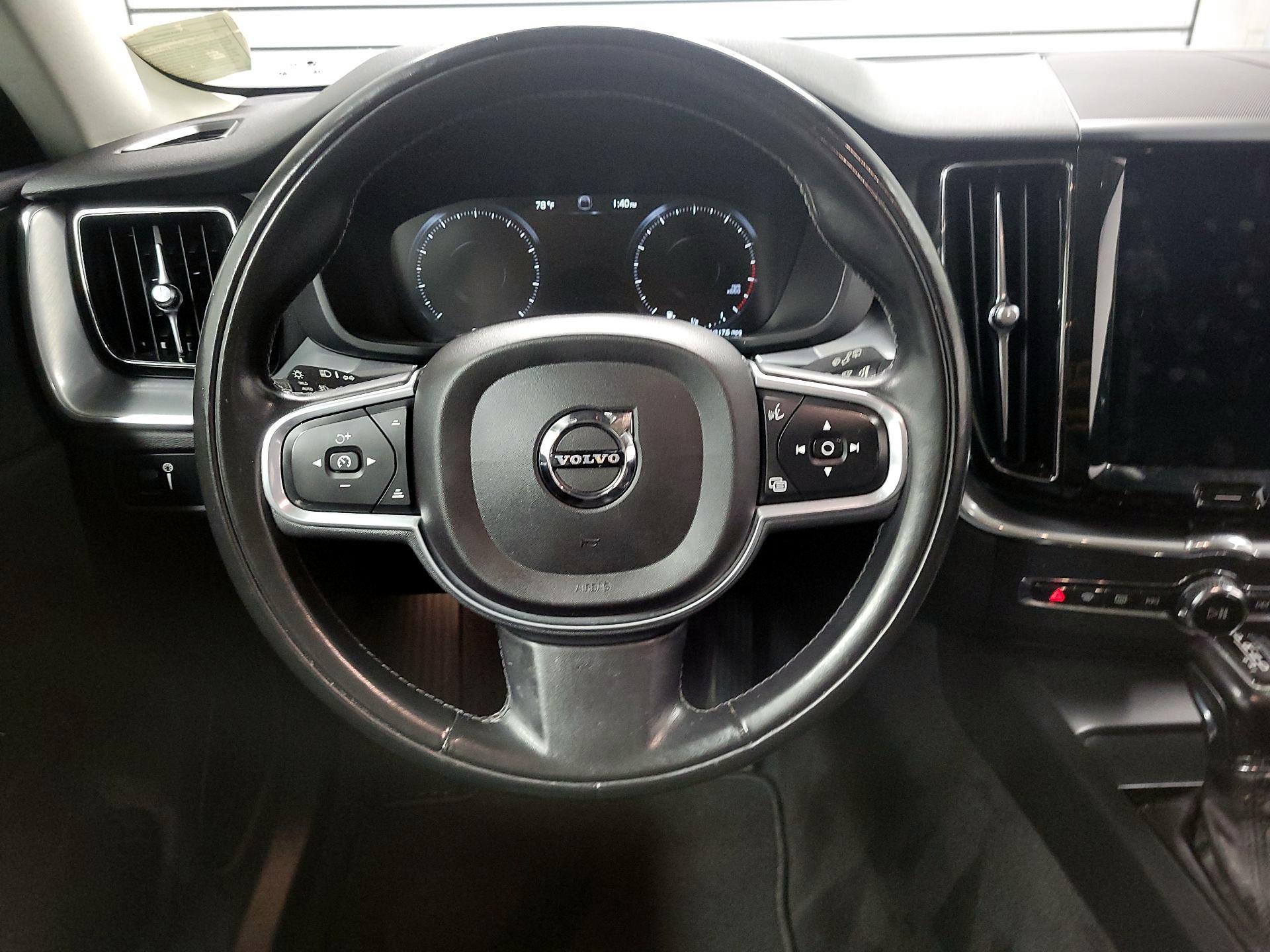 Thumbnail: 2018 Volvo XC60 - 10