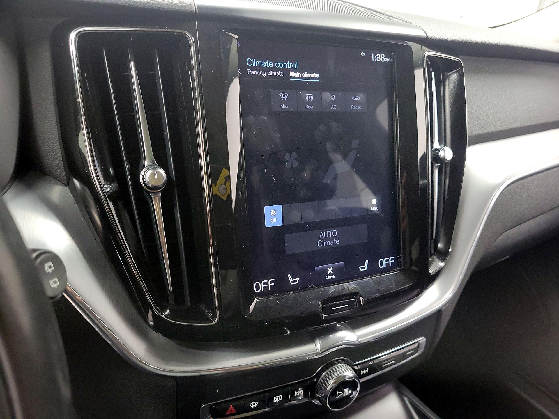Thumbnail: 2018 Volvo XC60 - 15
