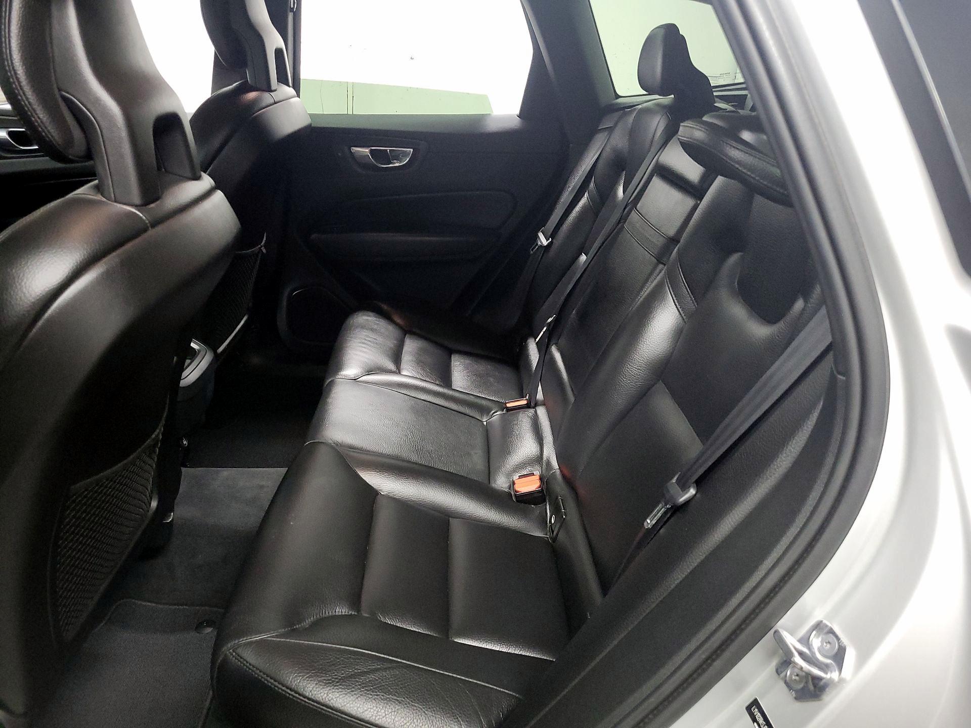 Thumbnail: 2018 Volvo XC60 - 17