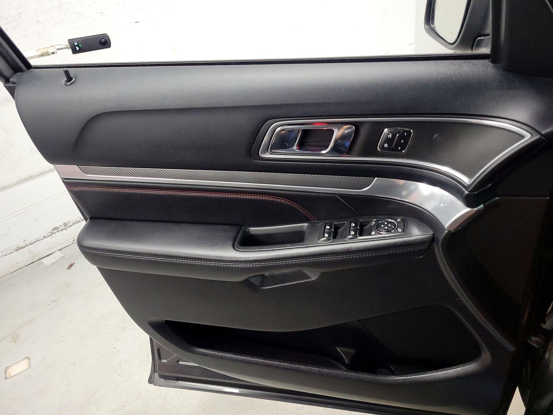 Thumbnail: 2016 Ford Explorer - 12