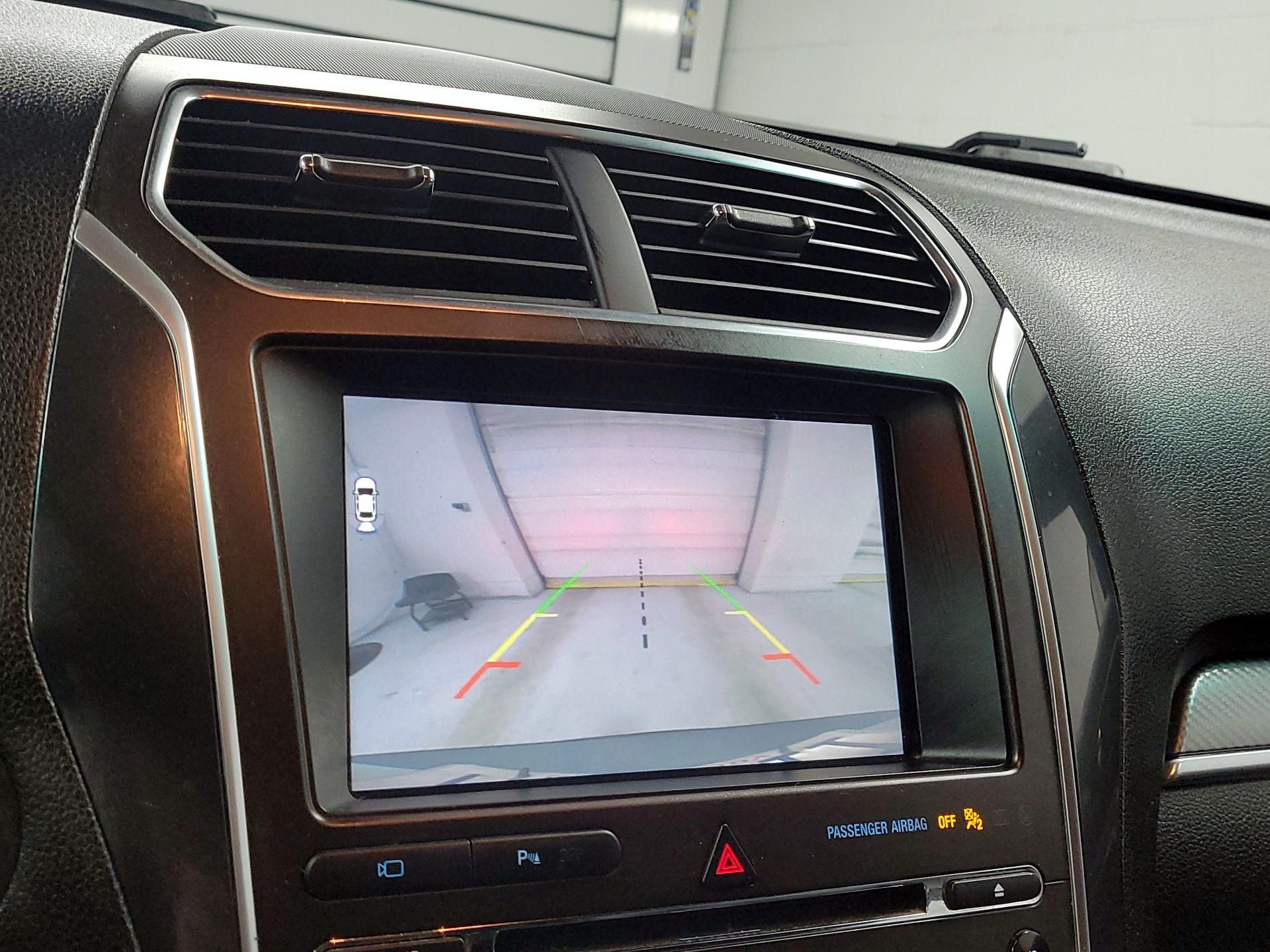 Thumbnail: 2016 Ford Explorer - 14