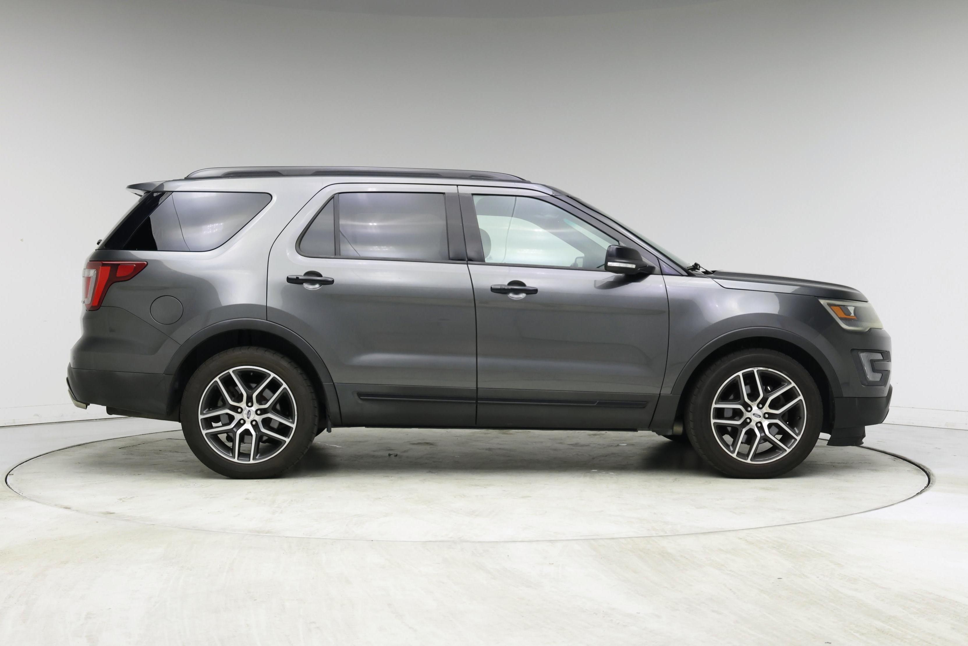 Thumbnail: 2016 Ford Explorer - 7