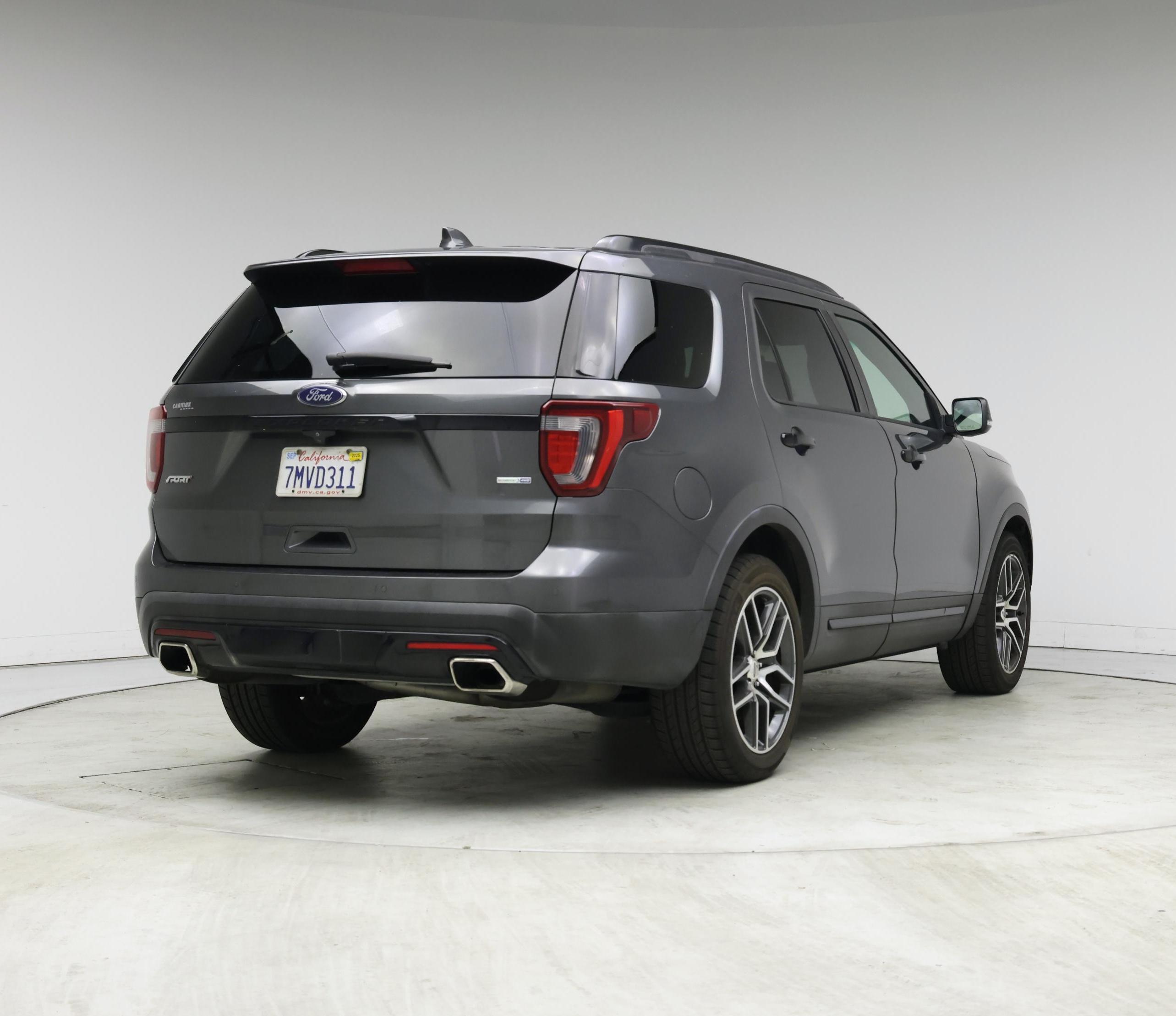 Thumbnail: 2016 Ford Explorer - 8