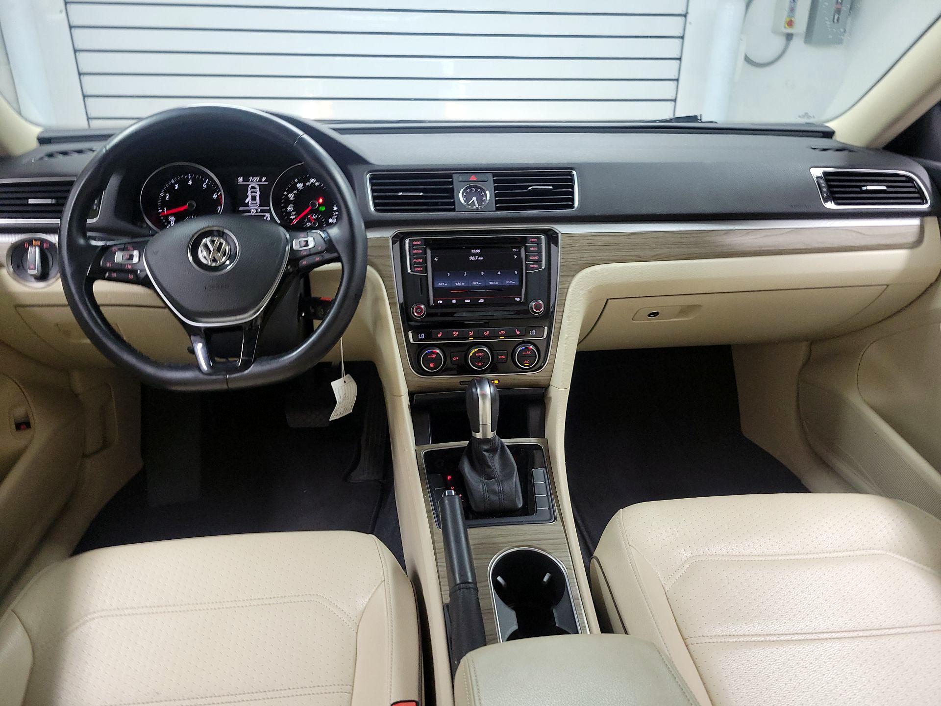 Thumbnail: 2016 Volkswagen Passat - 9