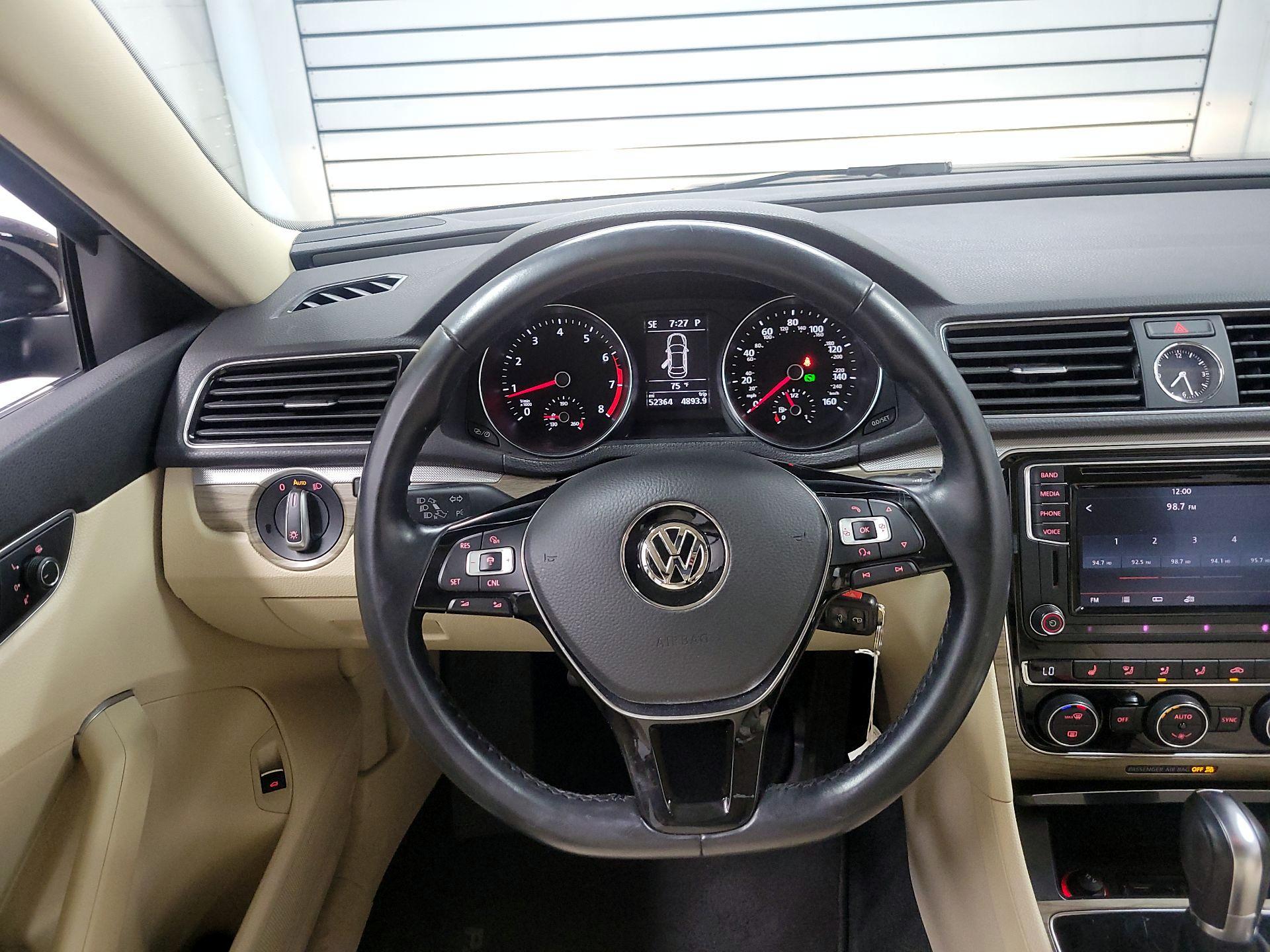 Thumbnail: 2016 Volkswagen Passat - 10