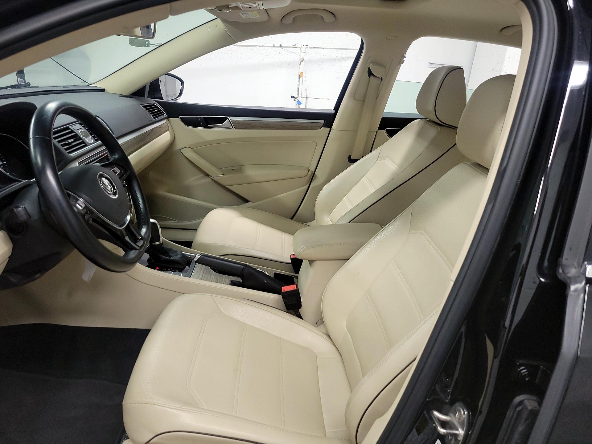 Thumbnail: 2016 Volkswagen Passat - 11