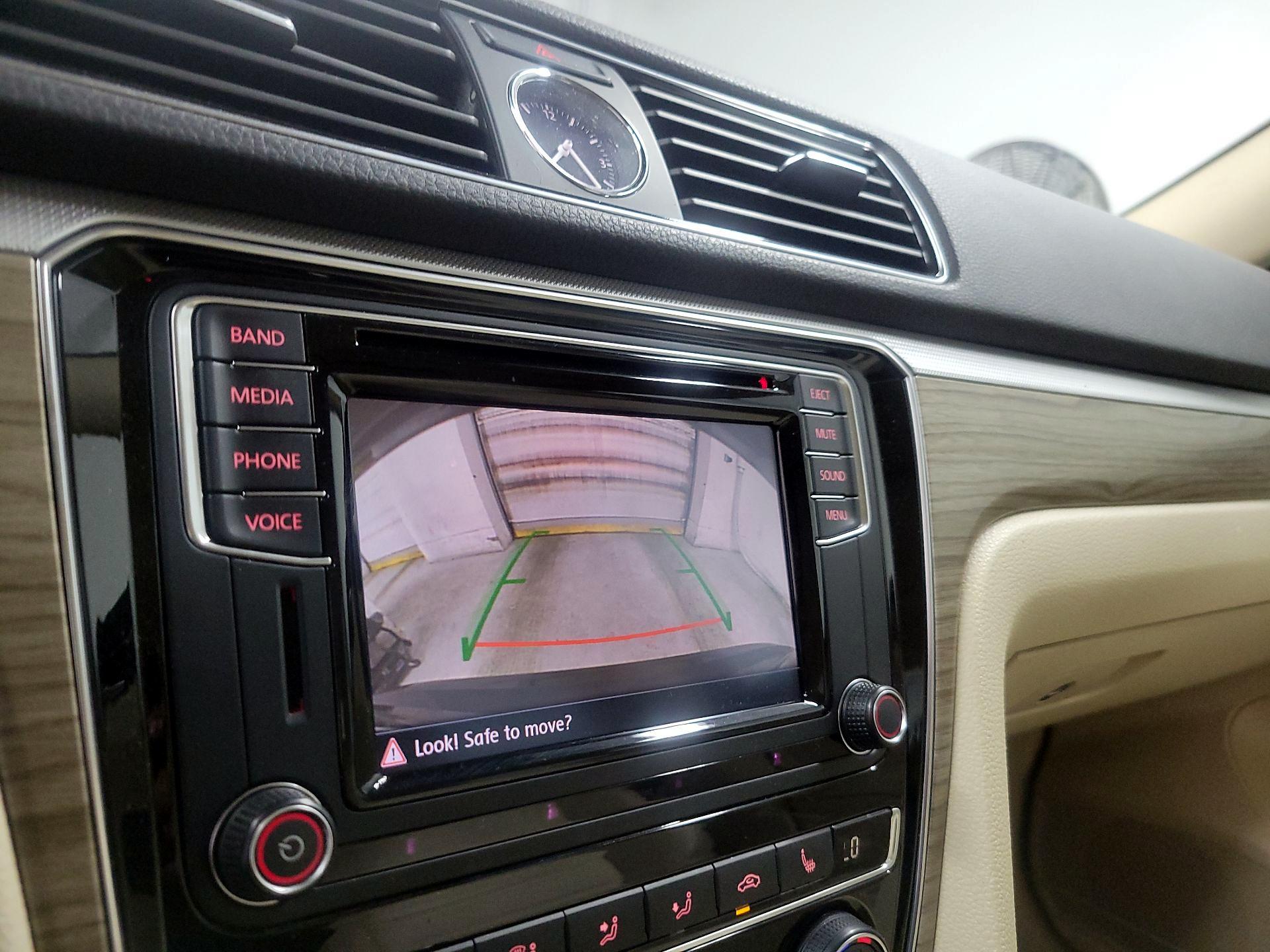Thumbnail: 2016 Volkswagen Passat - 14