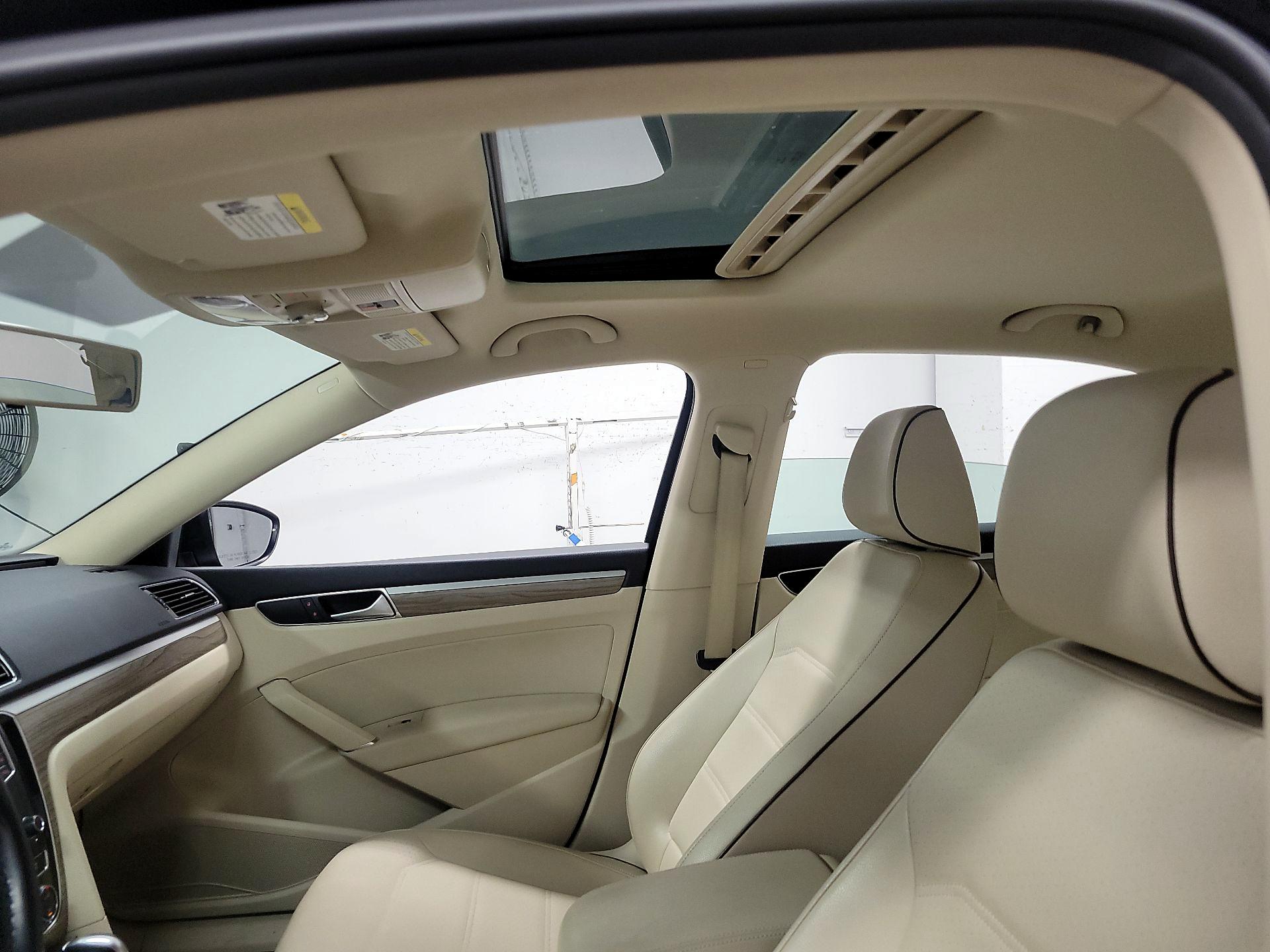Thumbnail: 2016 Volkswagen Passat - 19
