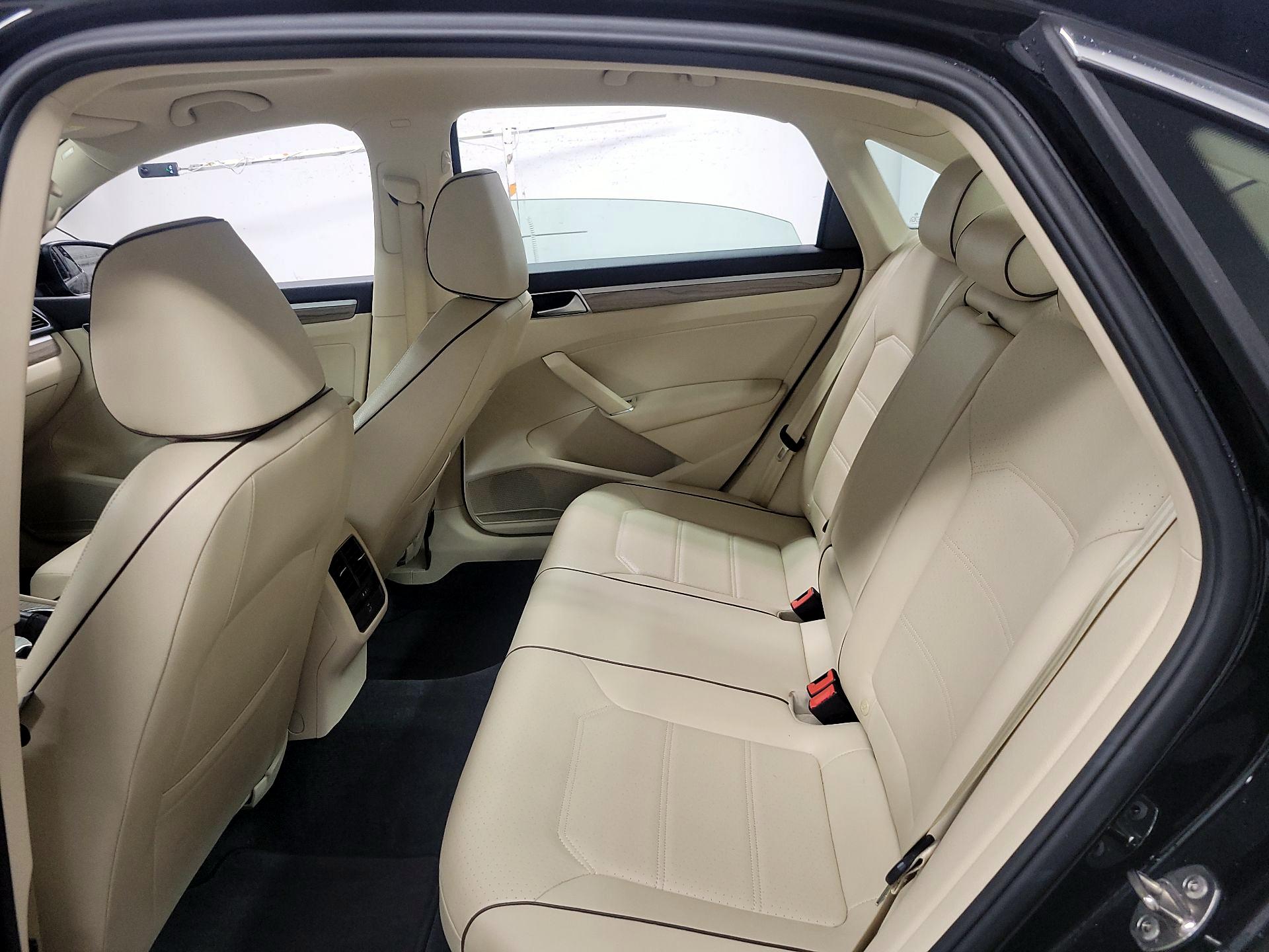 Thumbnail: 2016 Volkswagen Passat - 20