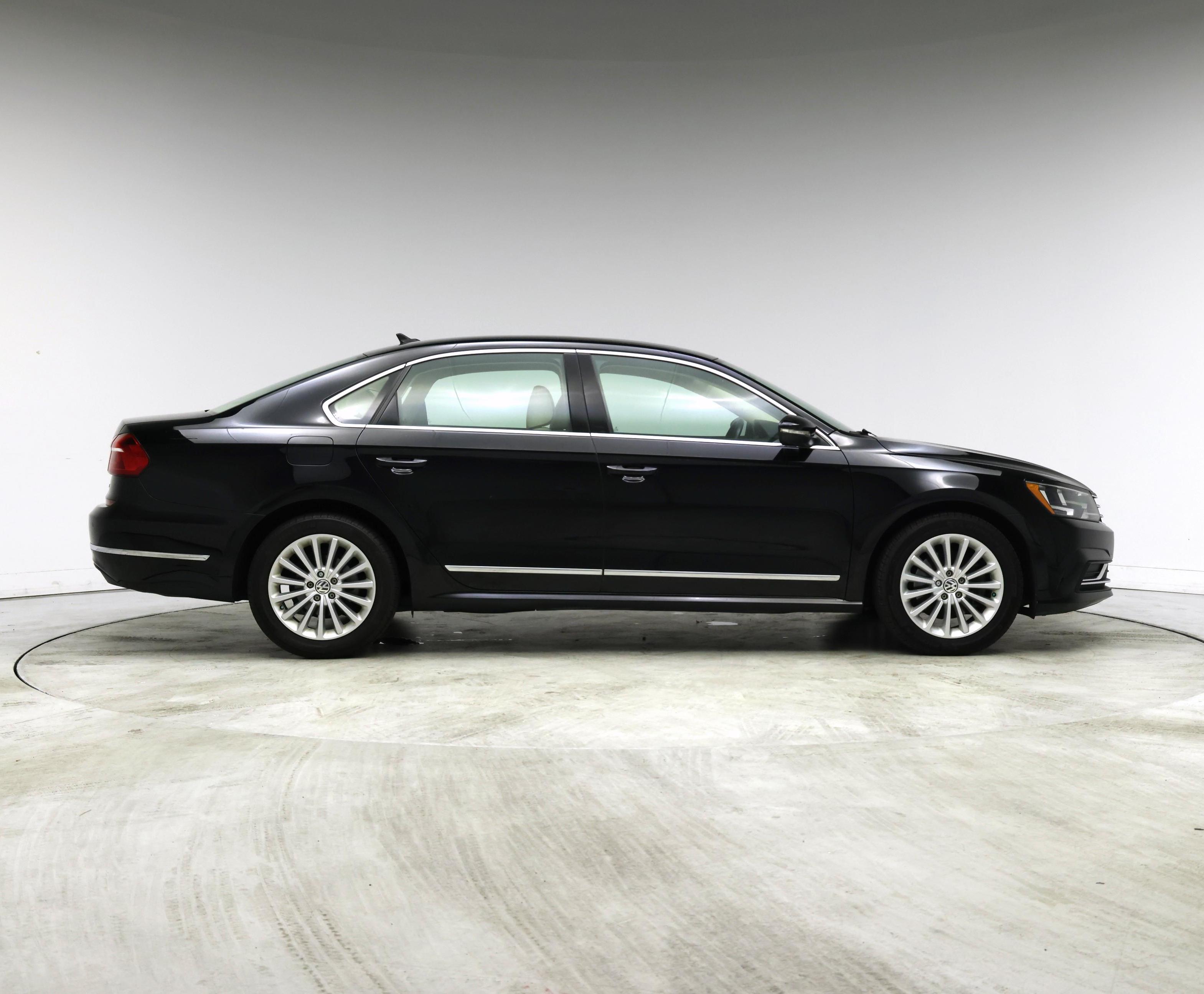 Thumbnail: 2016 Volkswagen Passat - 7