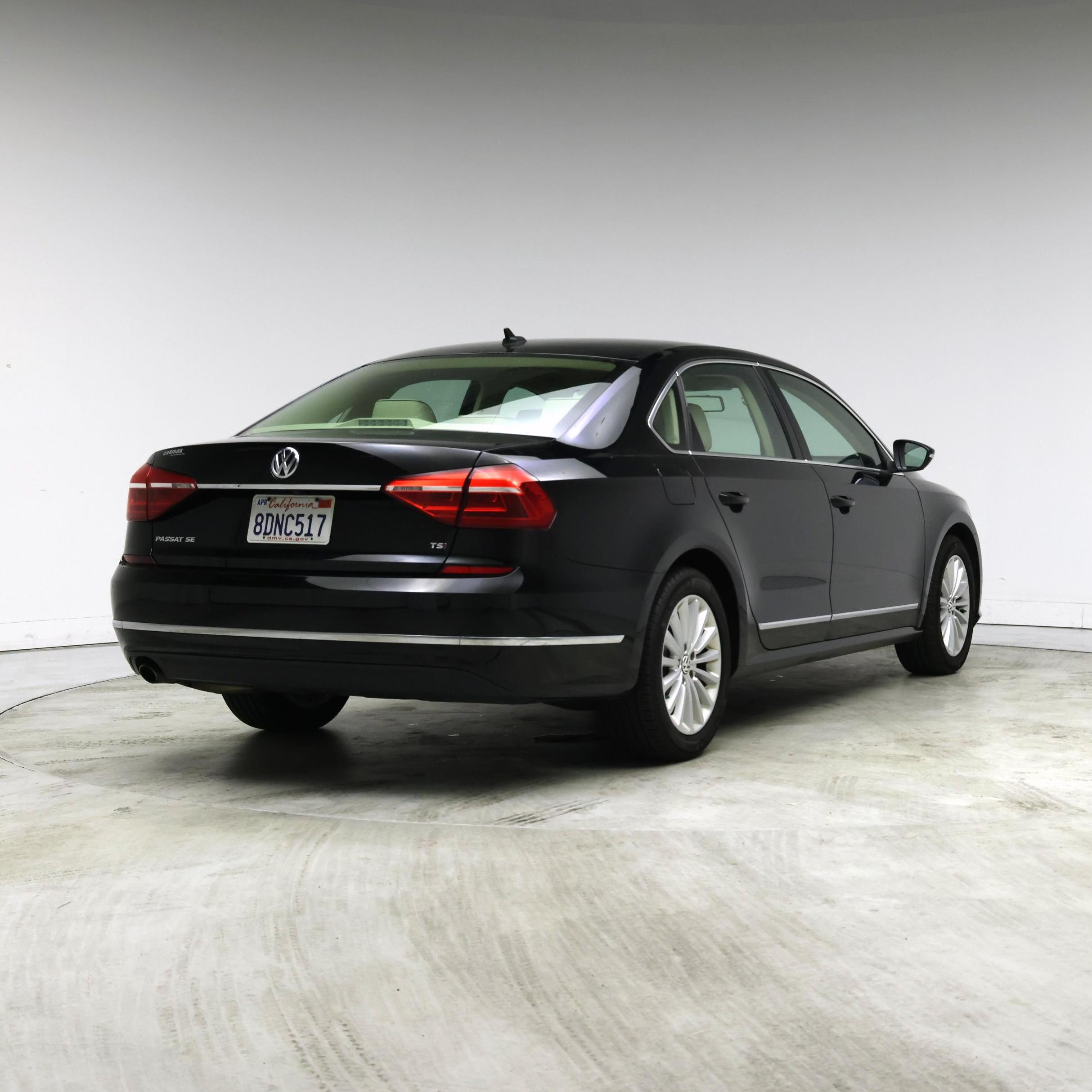 Thumbnail: 2016 Volkswagen Passat - 8