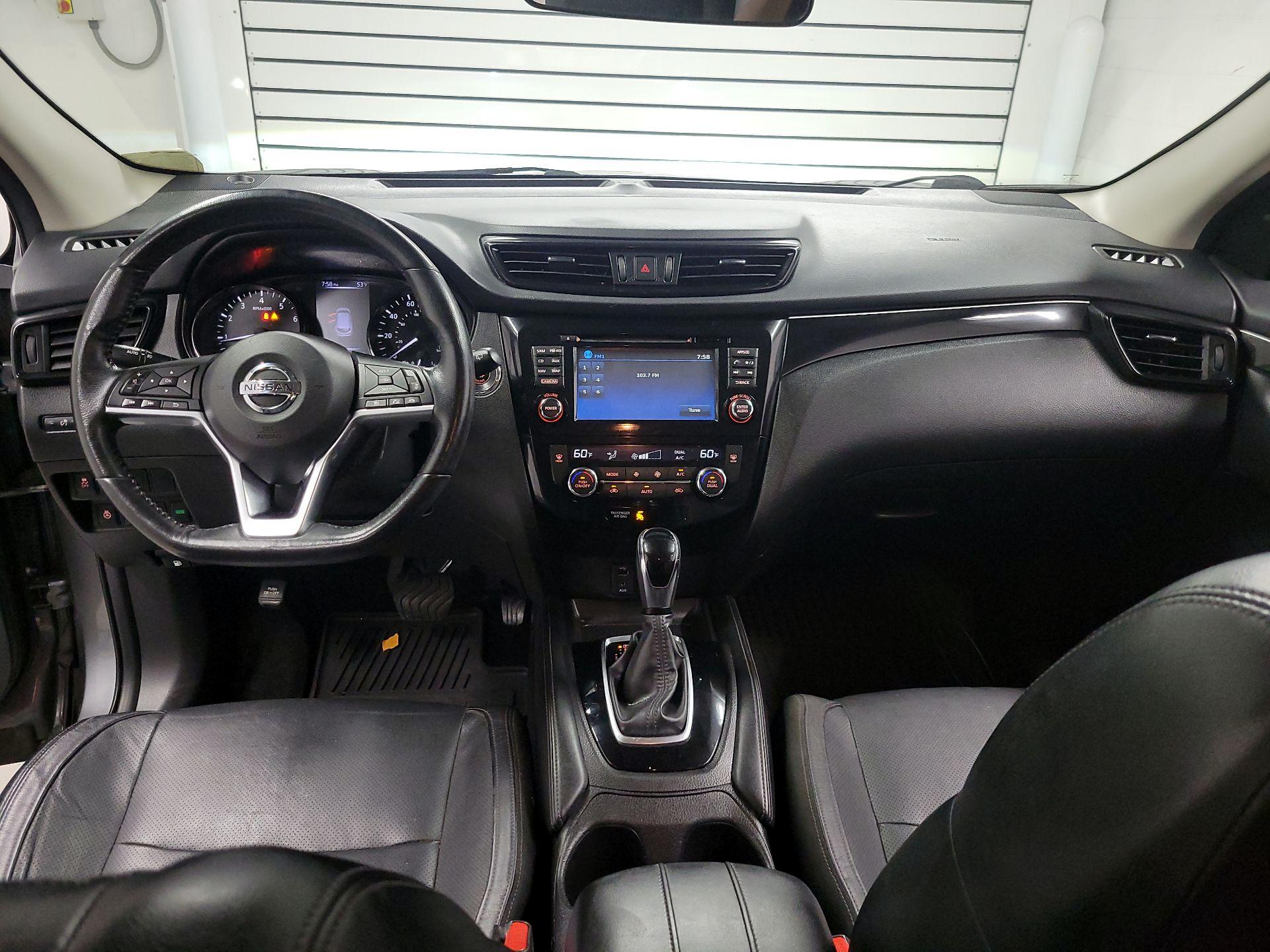 Thumbnail: 2018 Nissan Rogue Sport - 9