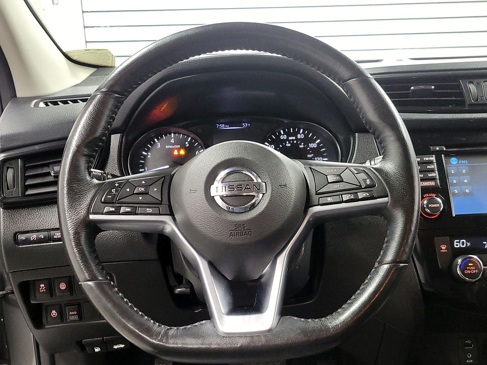 Thumbnail: 2018 Nissan Rogue Sport - 10