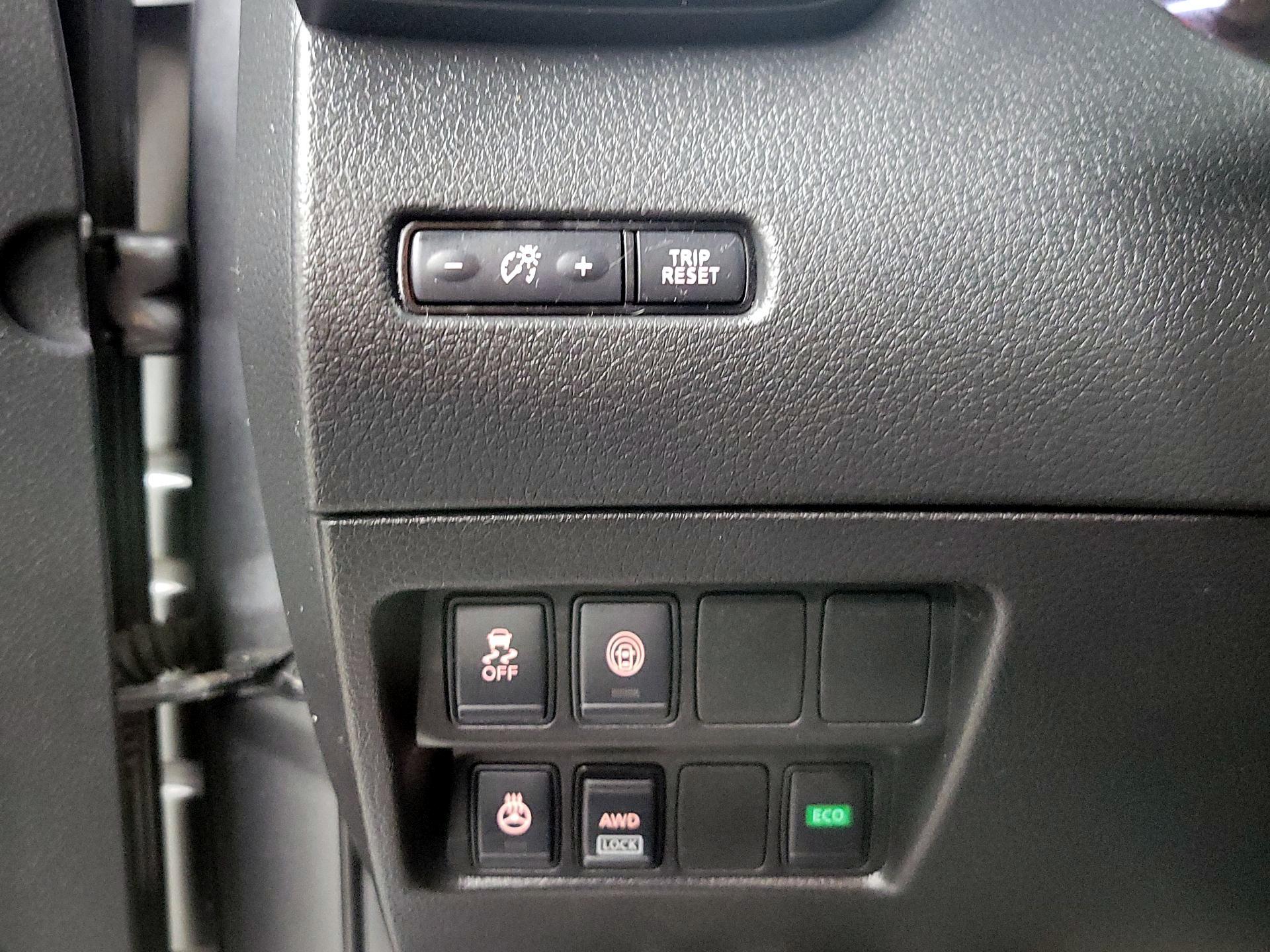 Thumbnail: 2018 Nissan Rogue Sport - 13