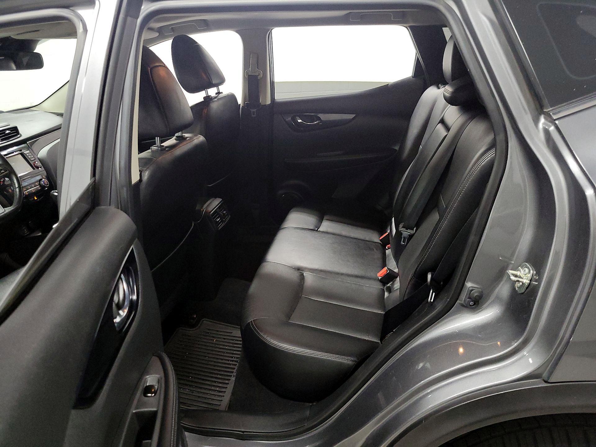 Thumbnail: 2018 Nissan Rogue Sport - 18