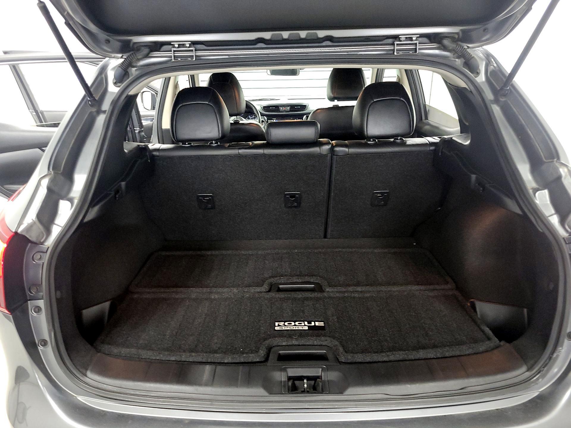 Thumbnail: 2018 Nissan Rogue Sport - 19