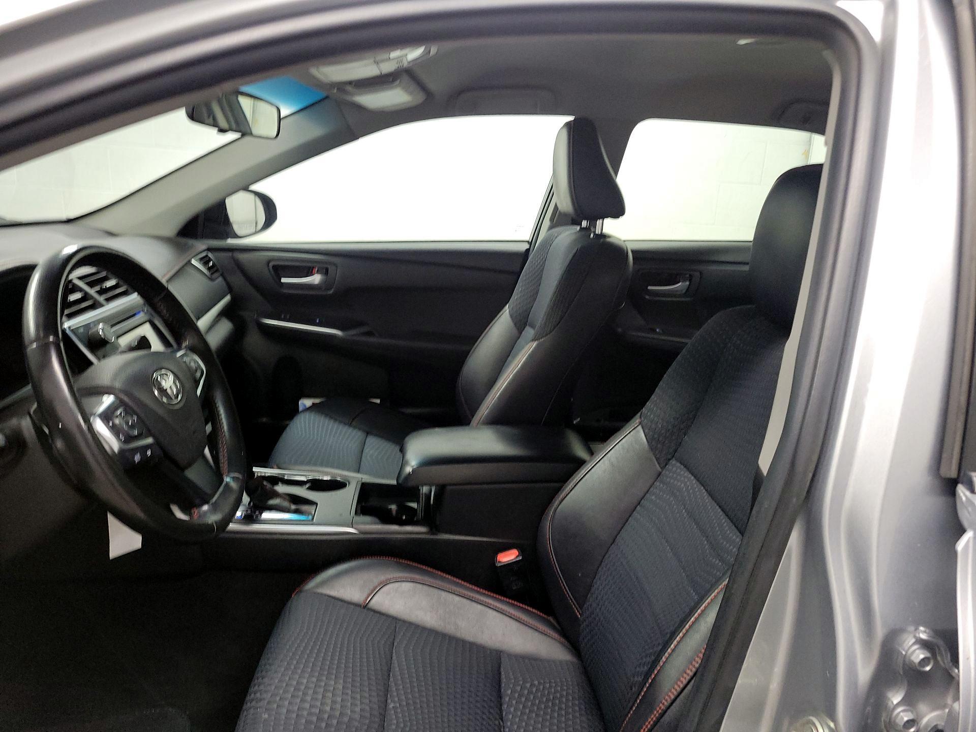 Thumbnail: 2015 Toyota Camry - 11