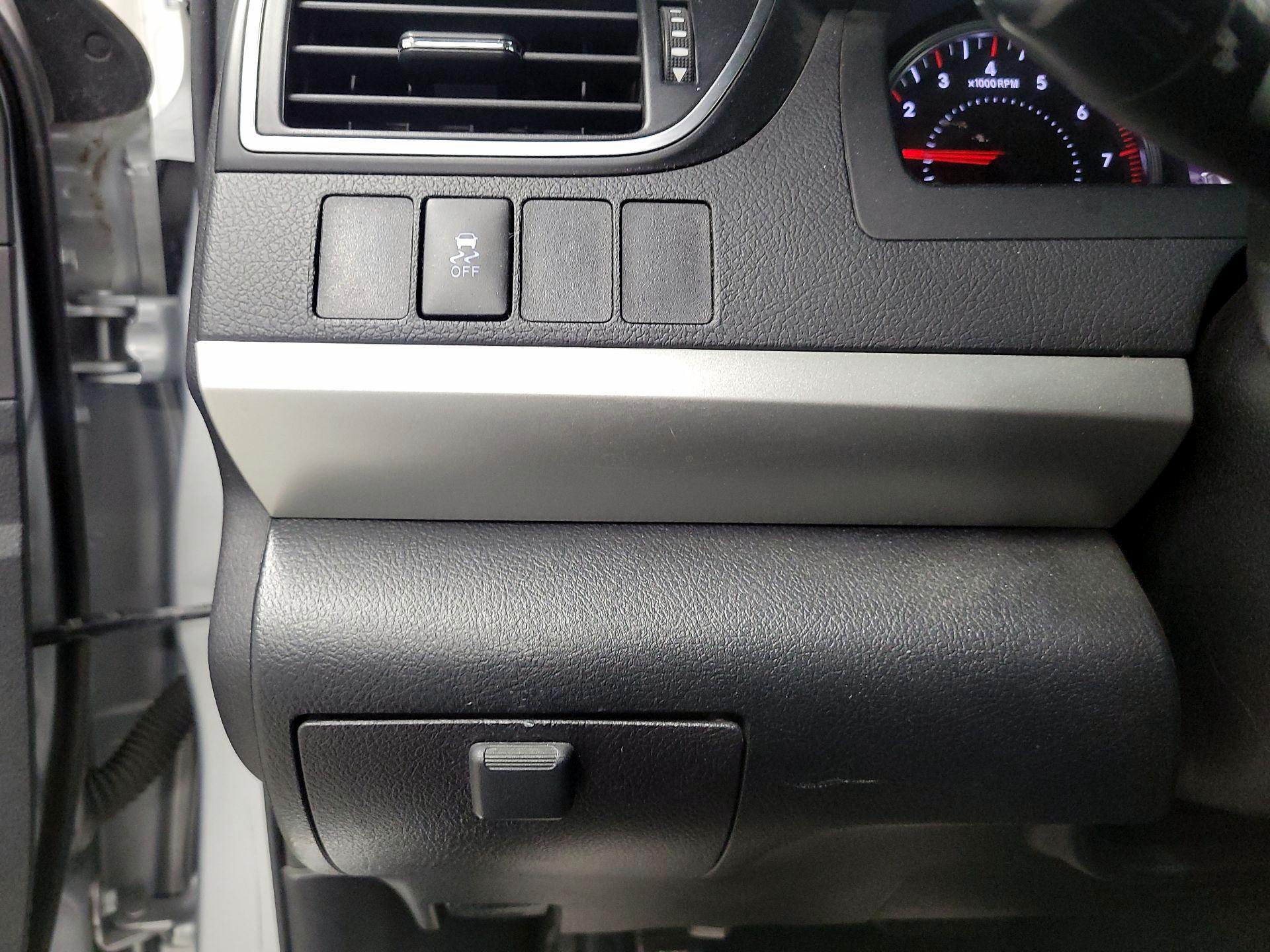 Thumbnail: 2015 Toyota Camry - 13