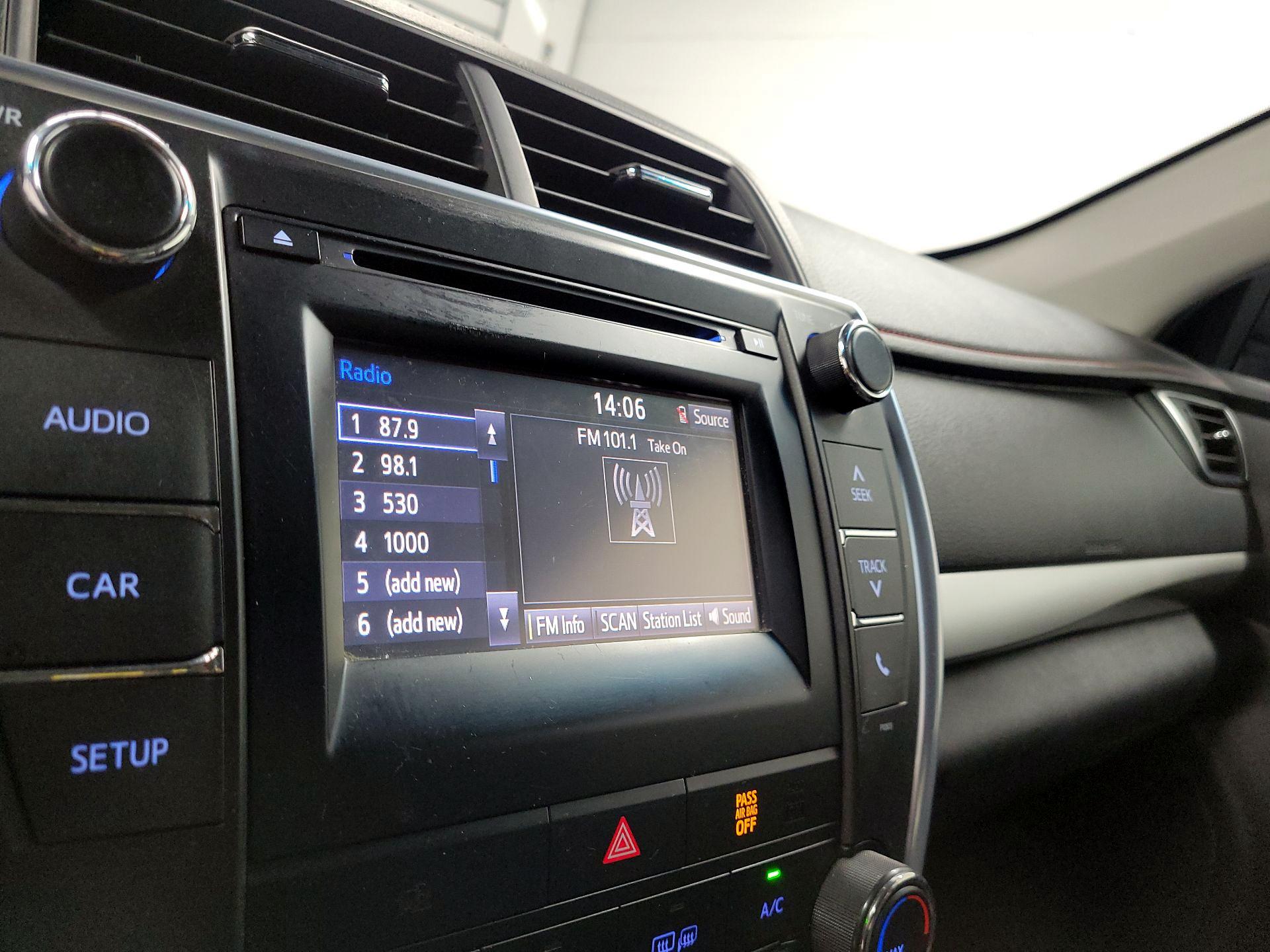 Thumbnail: 2015 Toyota Camry - 15