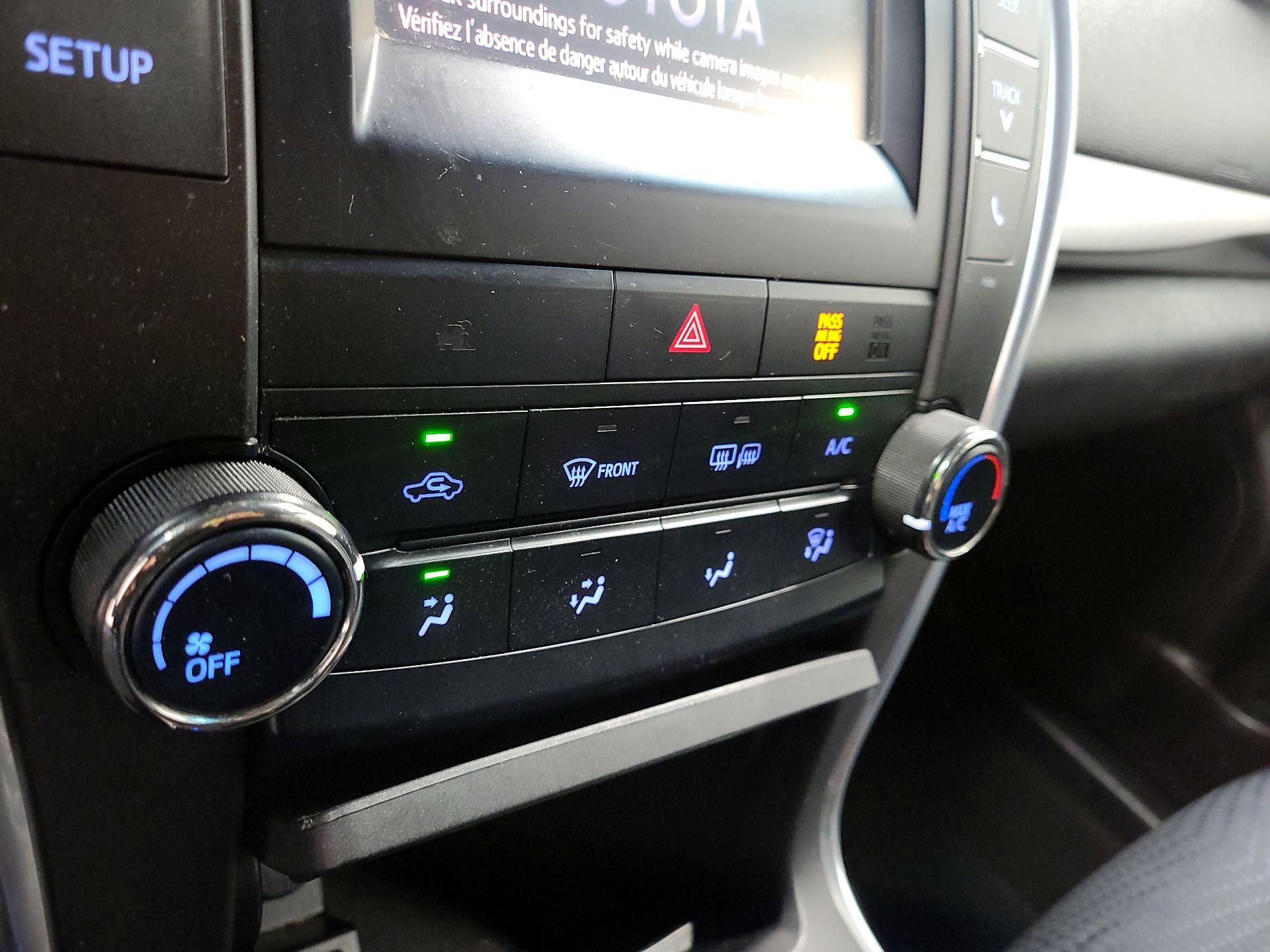 Thumbnail: 2015 Toyota Camry - 16