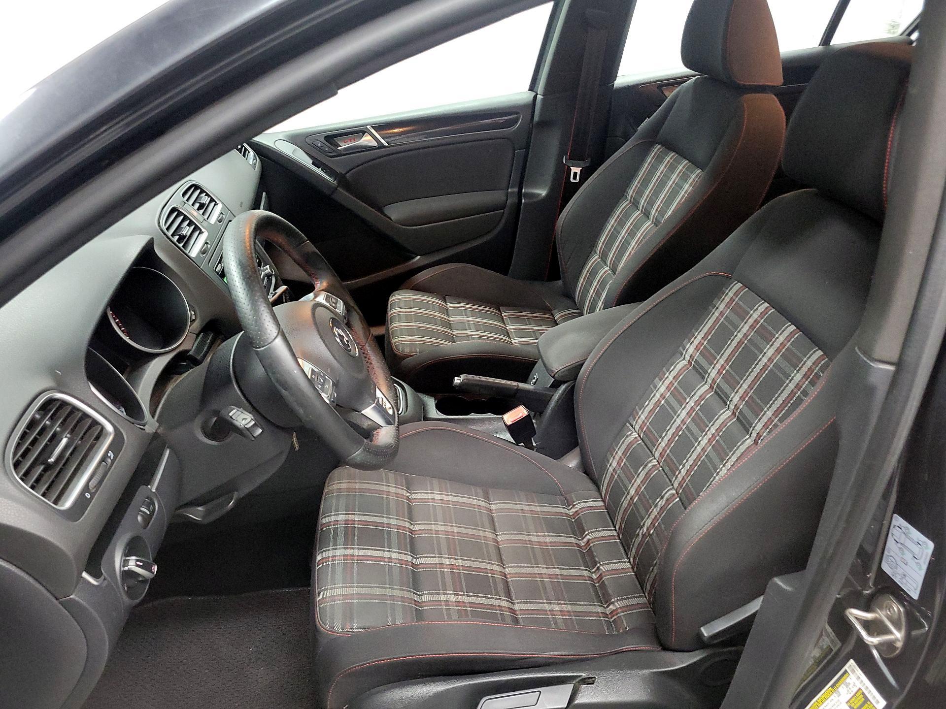 Thumbnail: 2014 Volkswagen Golf - 11