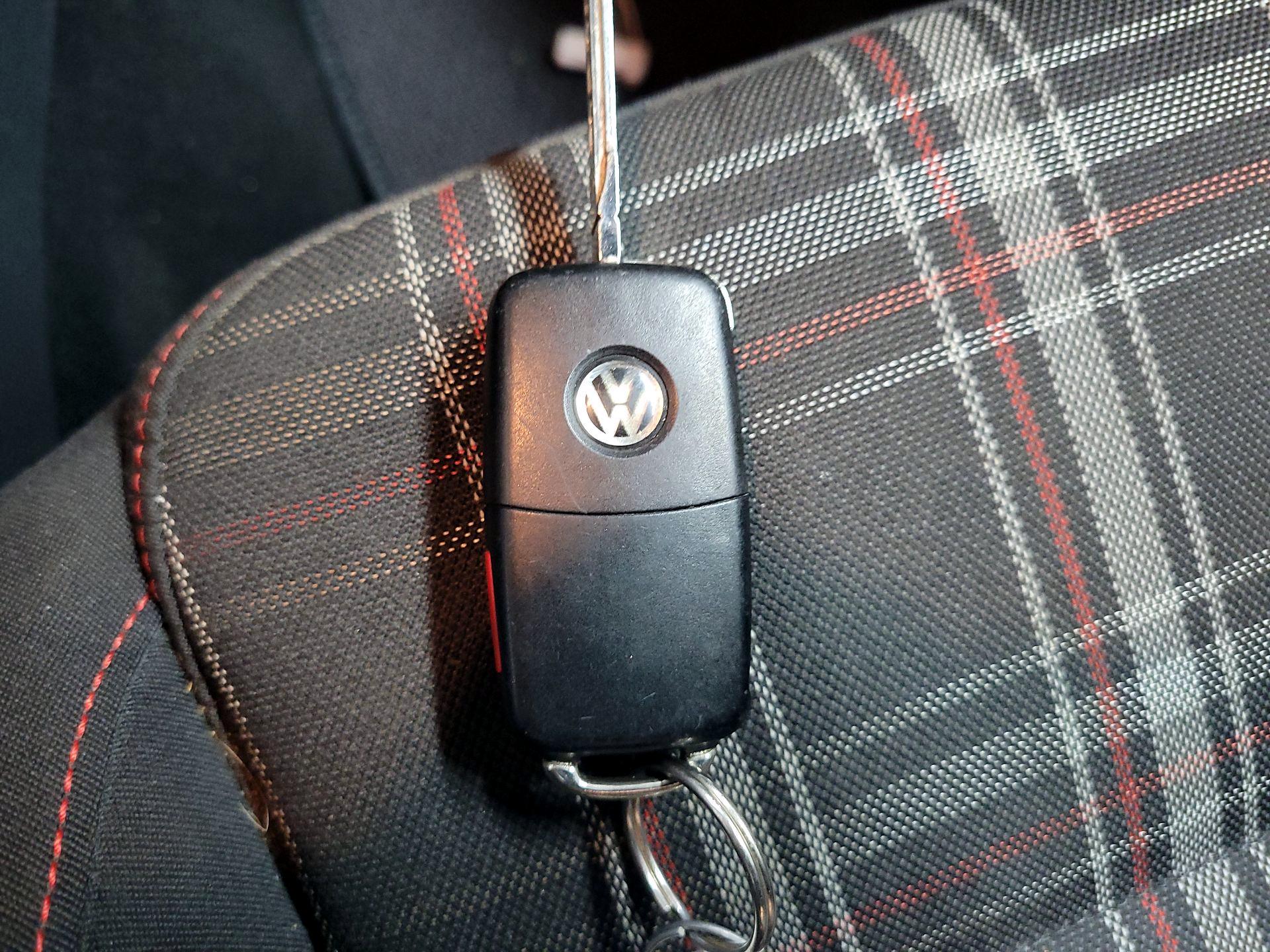 Thumbnail: 2014 Volkswagen Golf - 20