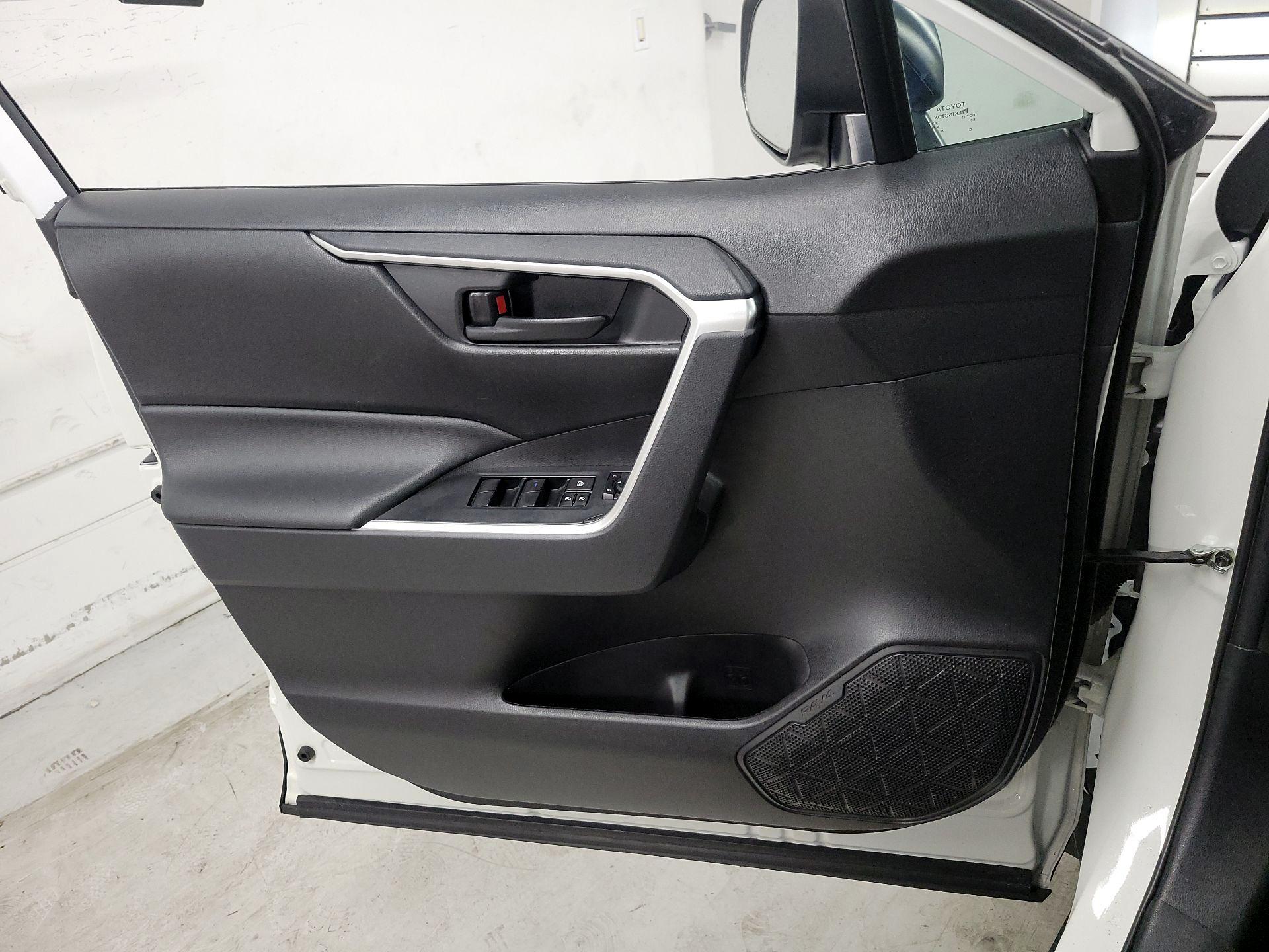 Thumbnail: 2021 Toyota RAV4 - 12