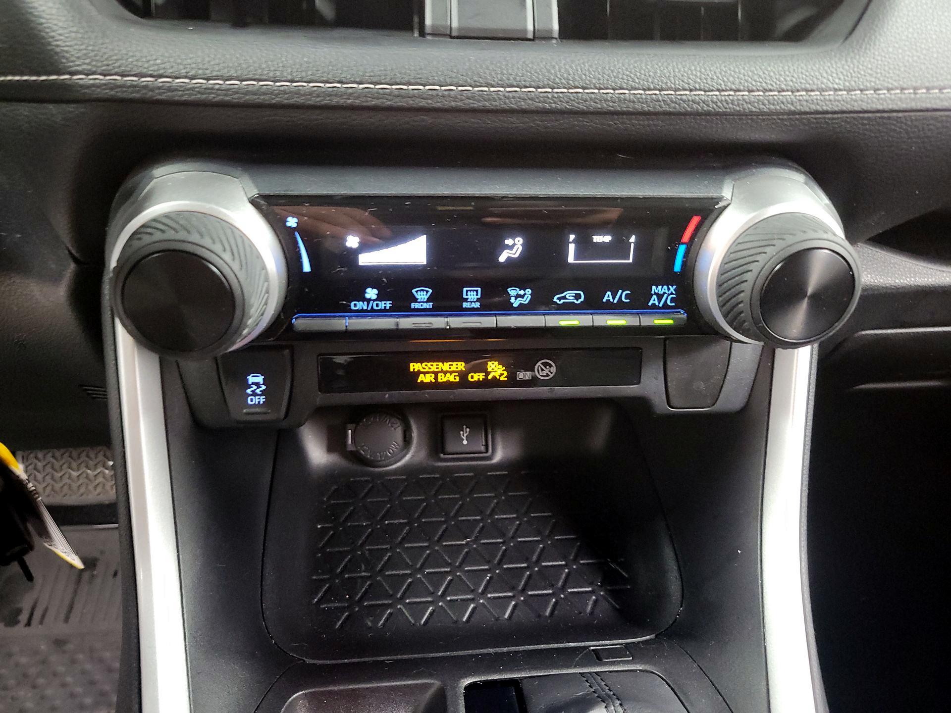 Thumbnail: 2021 Toyota RAV4 - 15