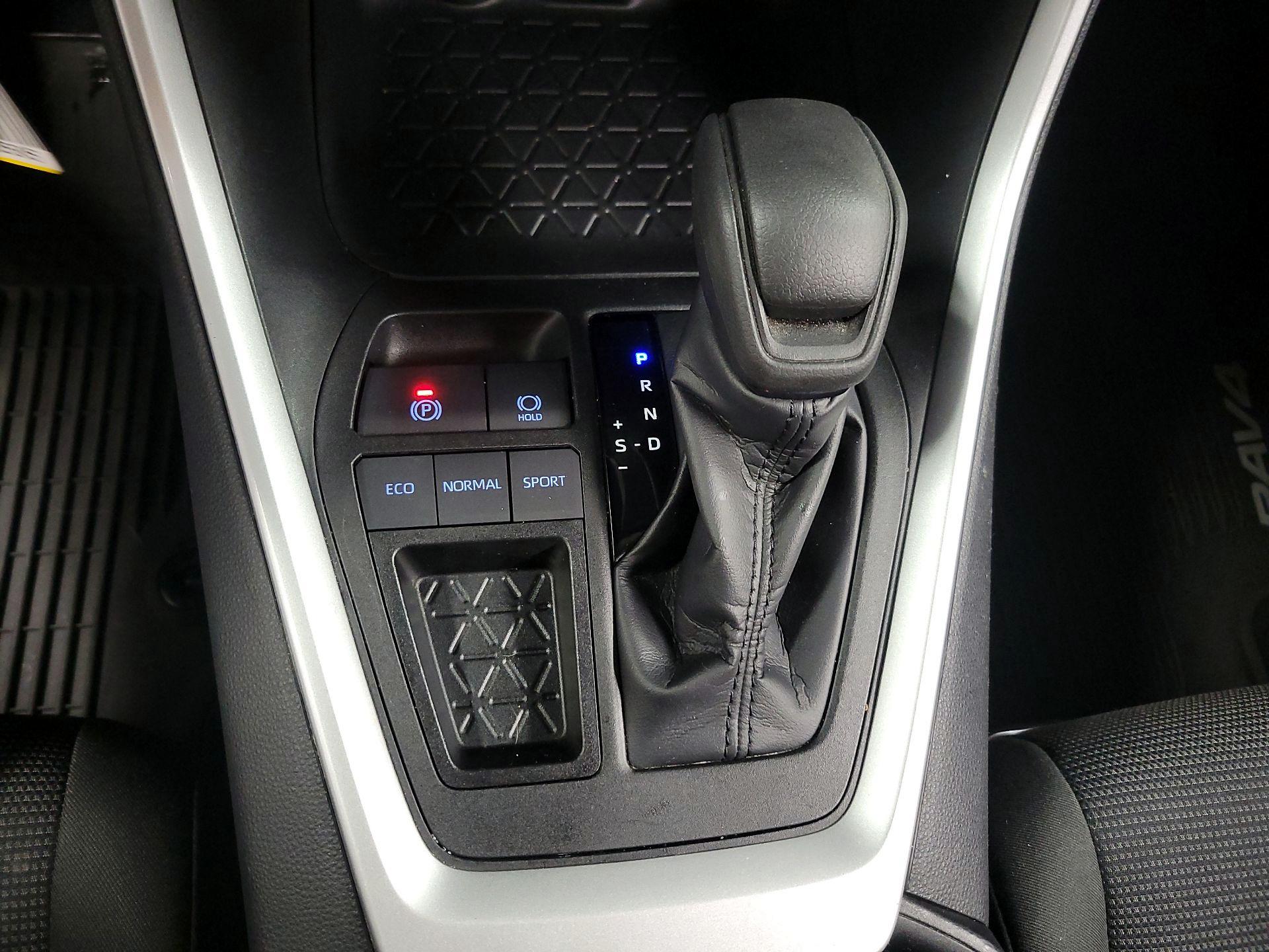 Thumbnail: 2021 Toyota RAV4 - 16