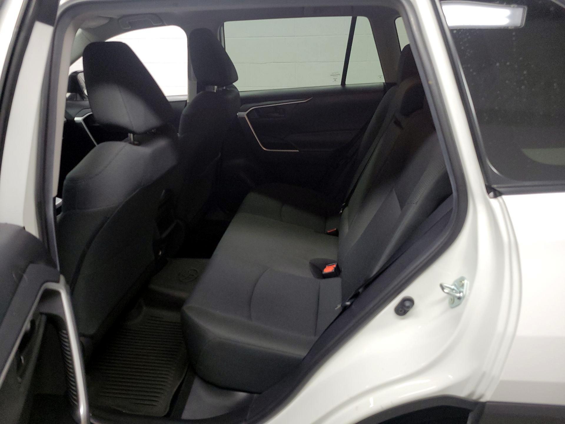 Thumbnail: 2021 Toyota RAV4 - 17