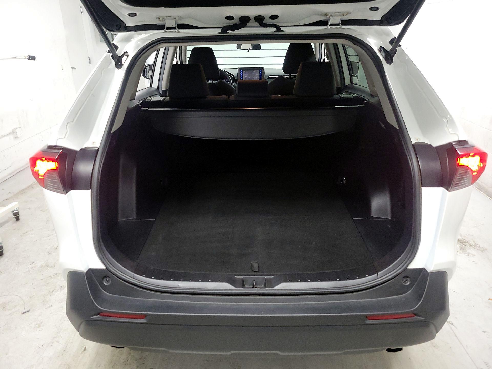 Thumbnail: 2021 Toyota RAV4 - 18