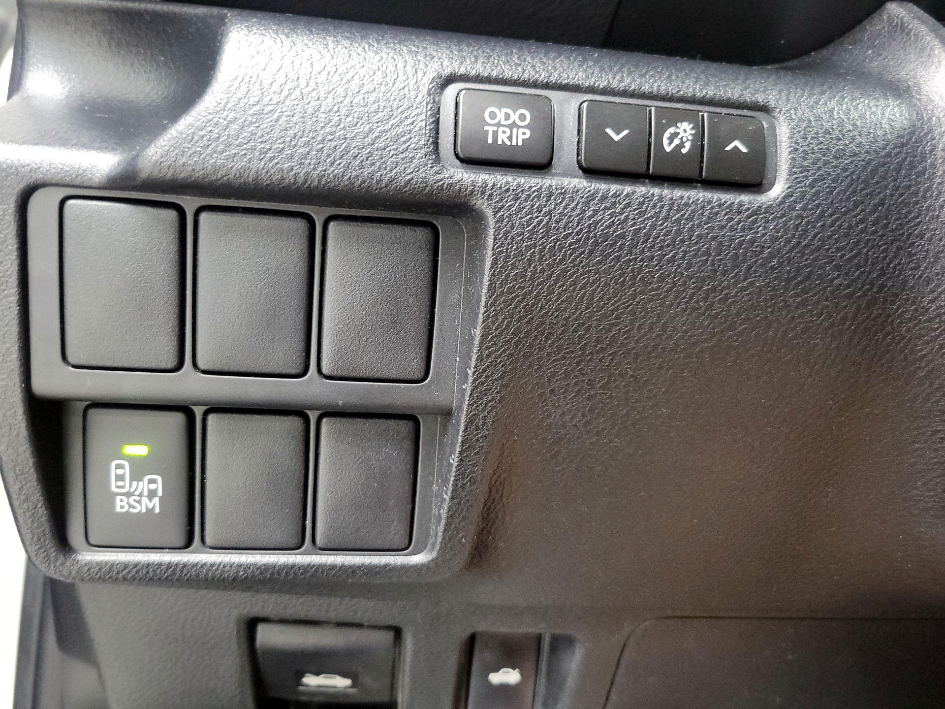 Thumbnail: 2014 Lexus IS - 13
