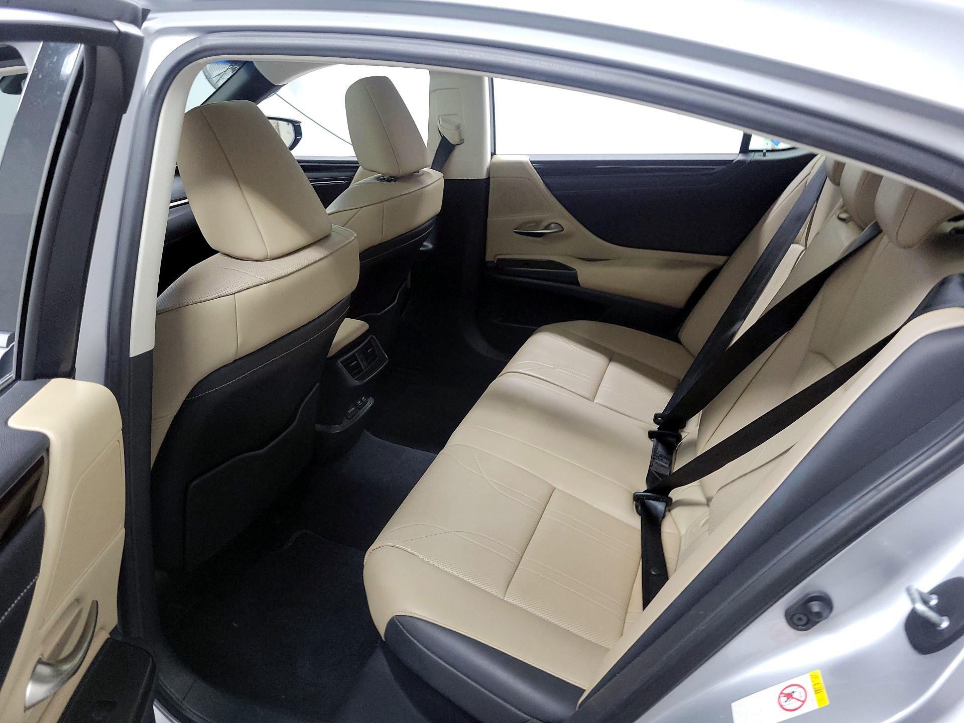 Thumbnail: 2019 Lexus ES - 16