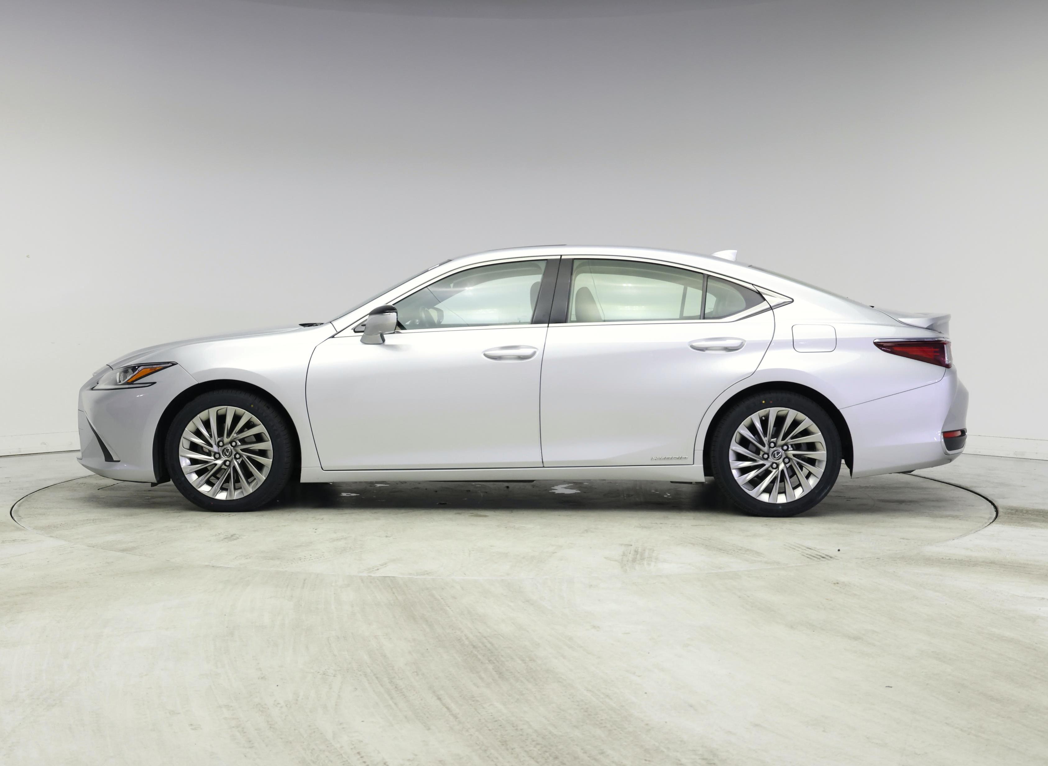 Thumbnail: 2019 Lexus ES - 3
