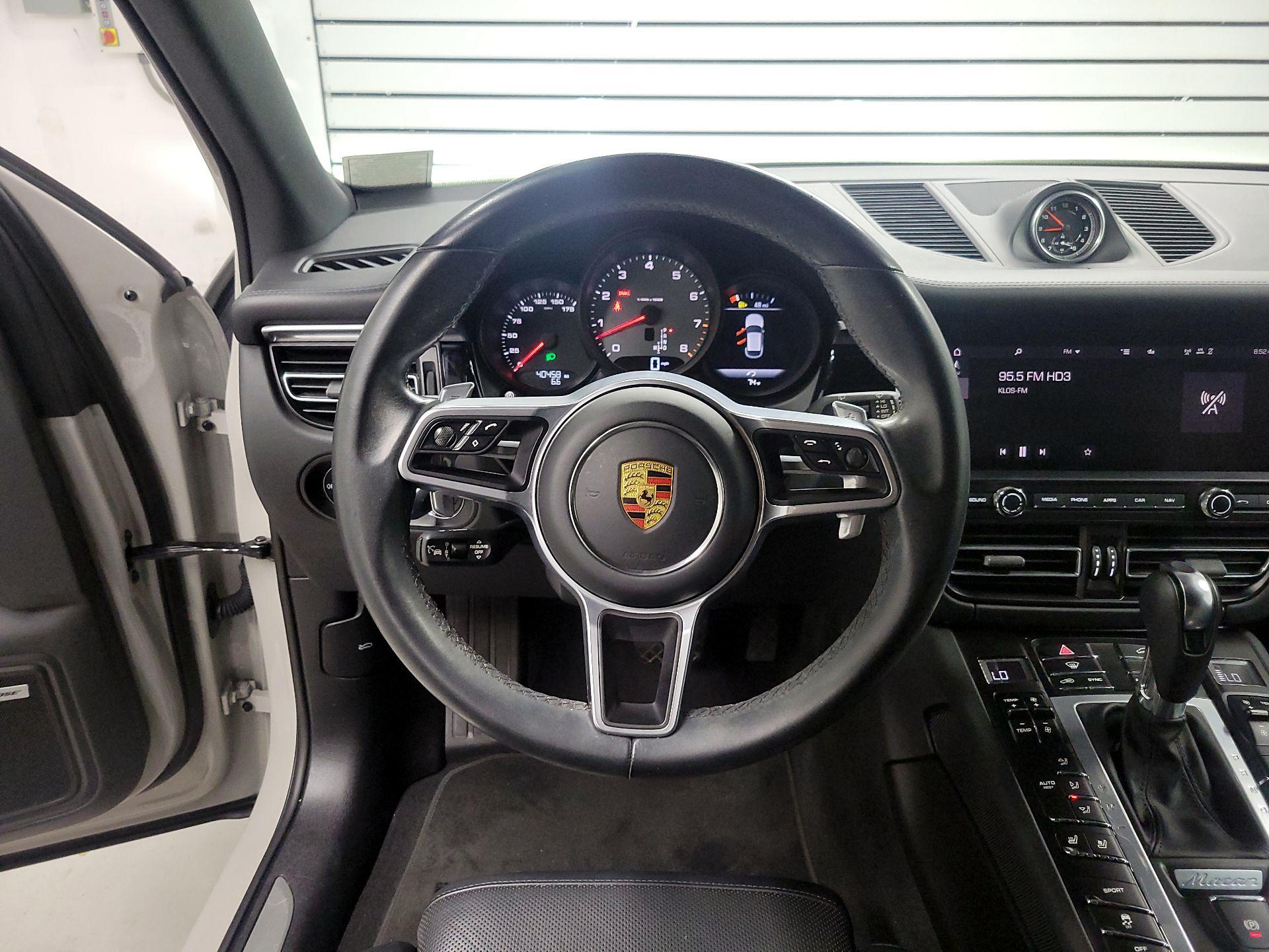 Thumbnail: 2021 Porsche Macan - 10