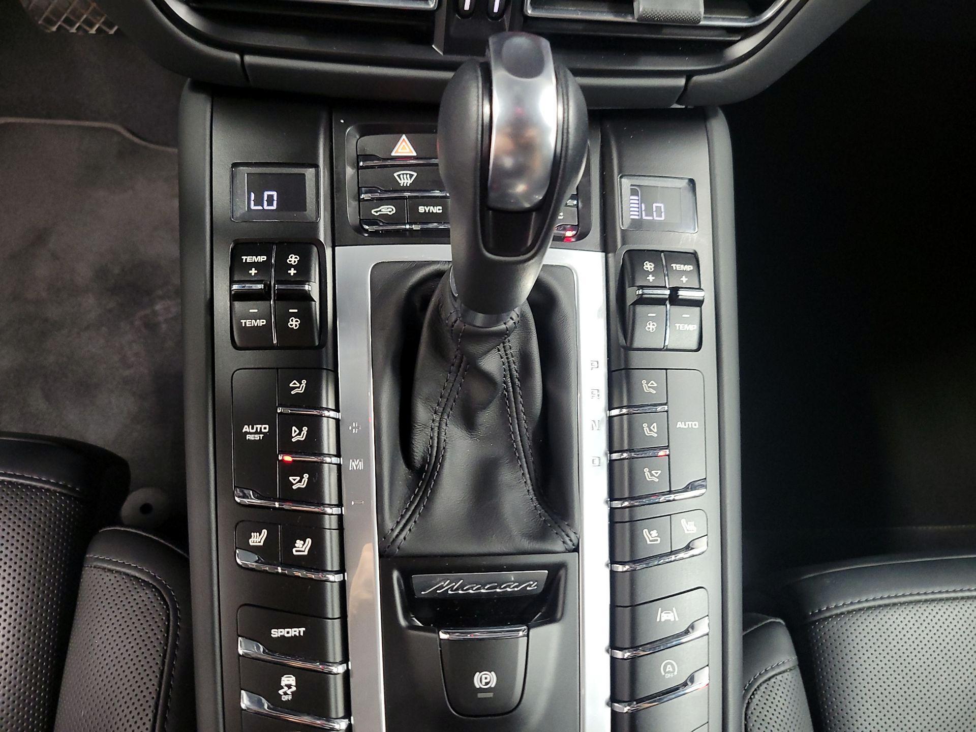 Thumbnail: 2021 Porsche Macan - 16