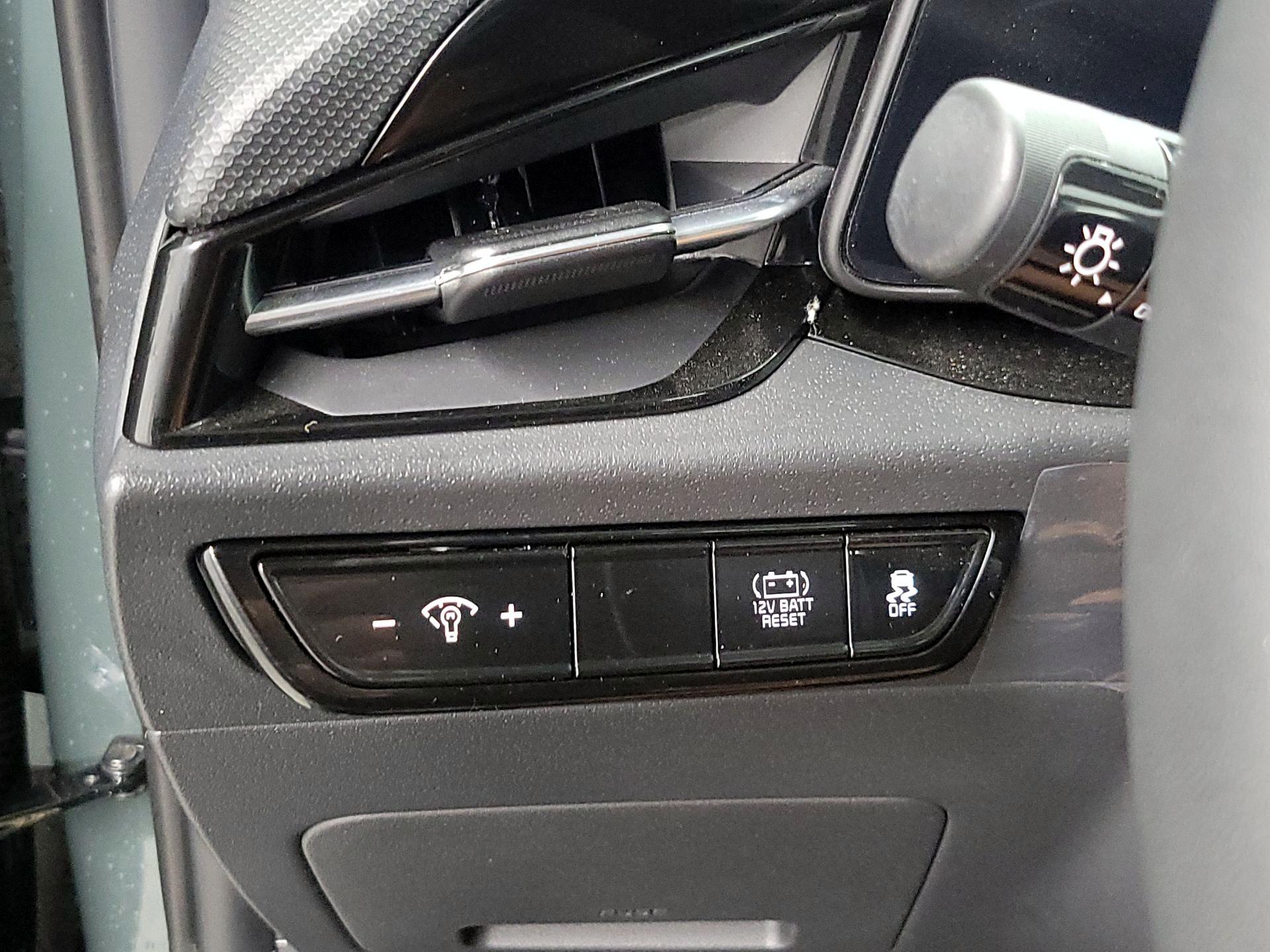 Thumbnail: 2024 Kia Niro - 13