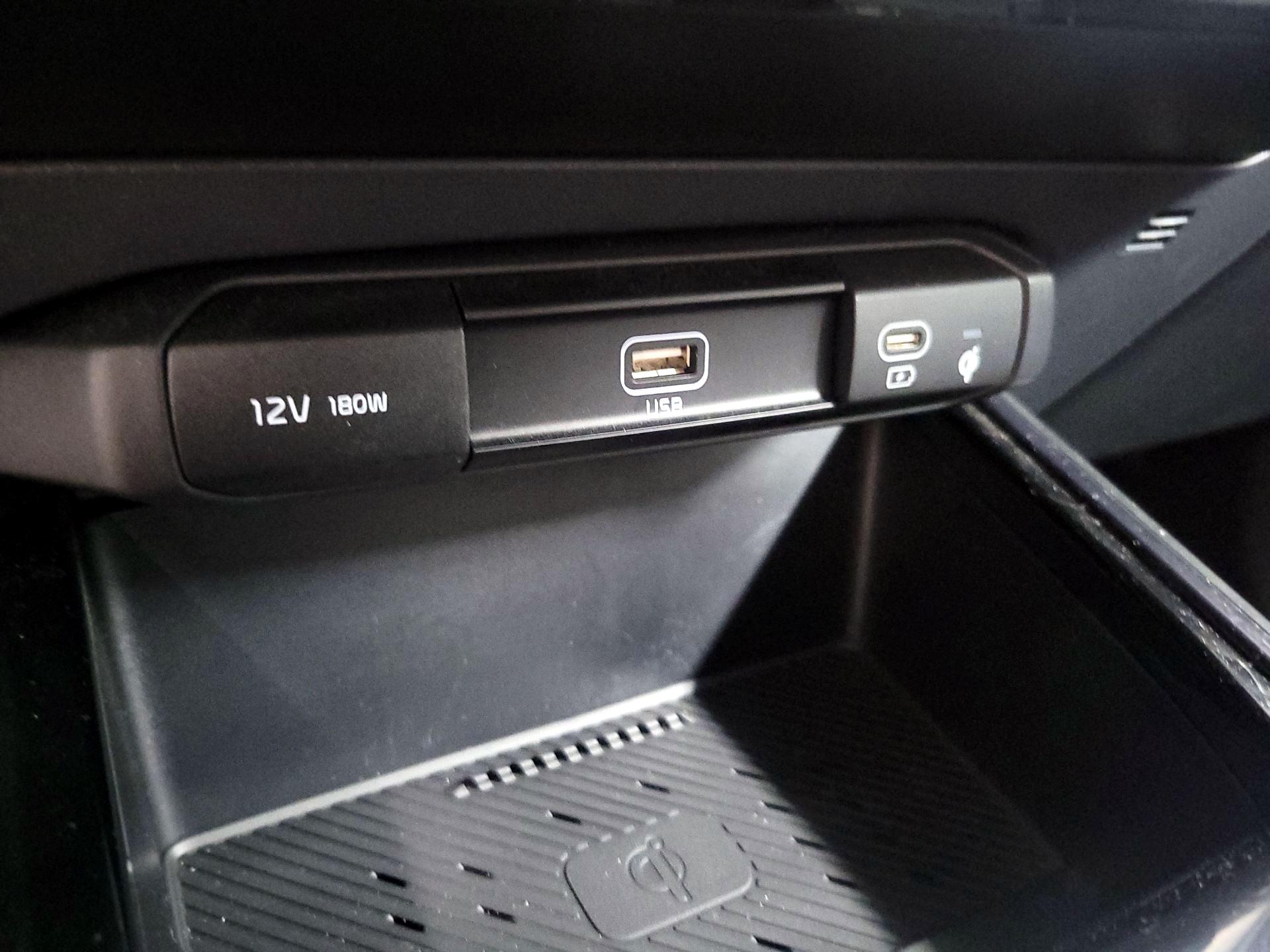 Thumbnail: 2024 Kia Niro - 18