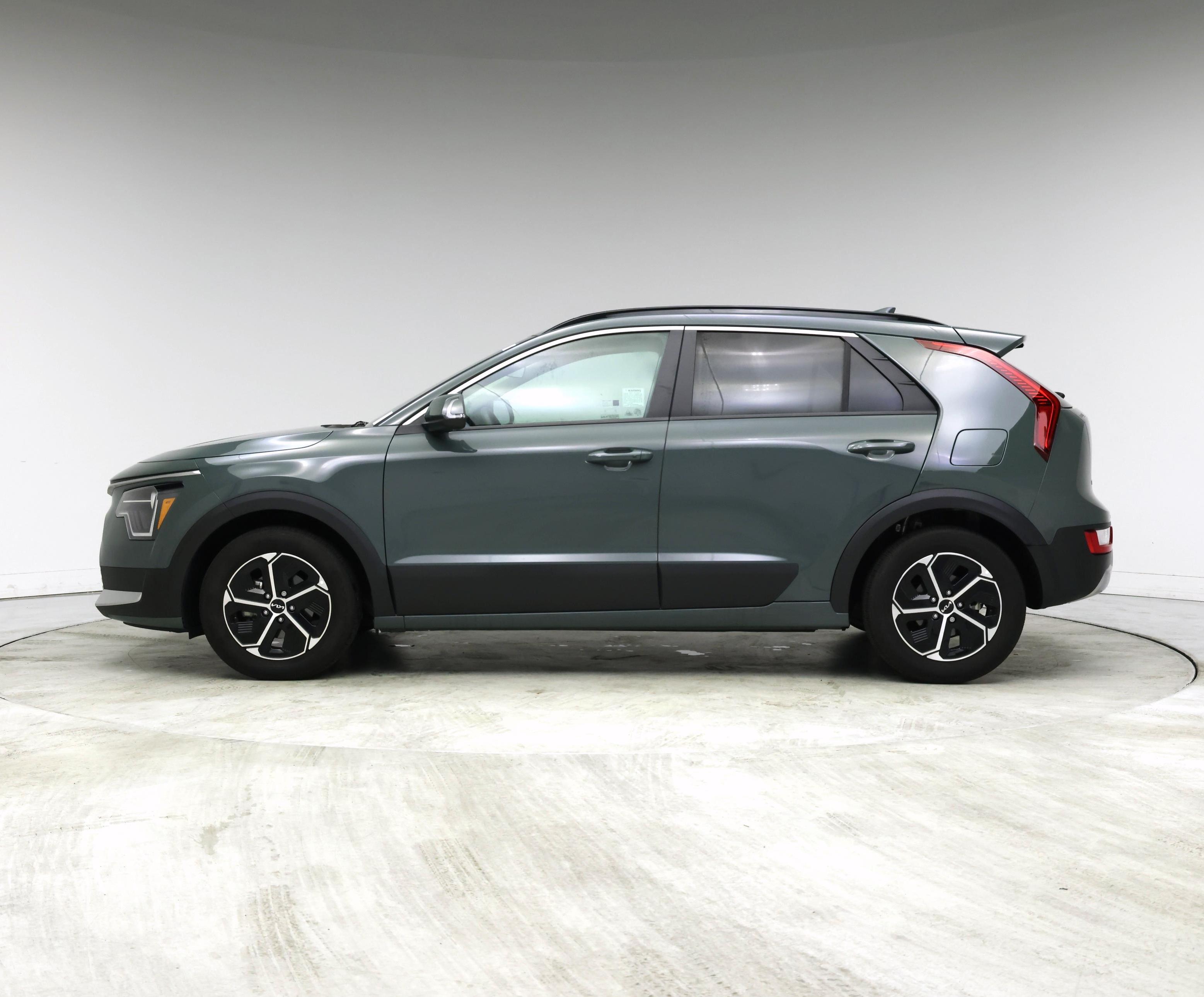 Thumbnail: 2024 Kia Niro - 3