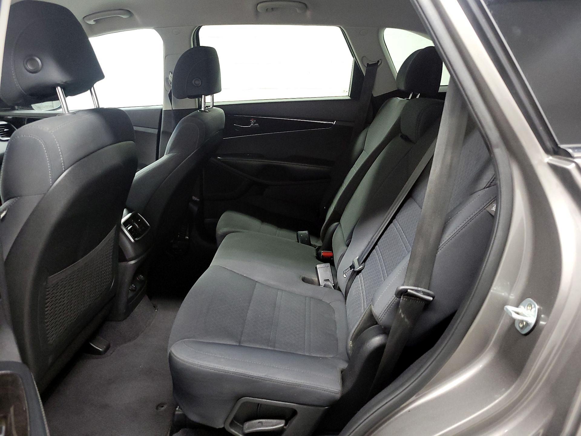 Thumbnail: 2017 Kia Sorento - 18