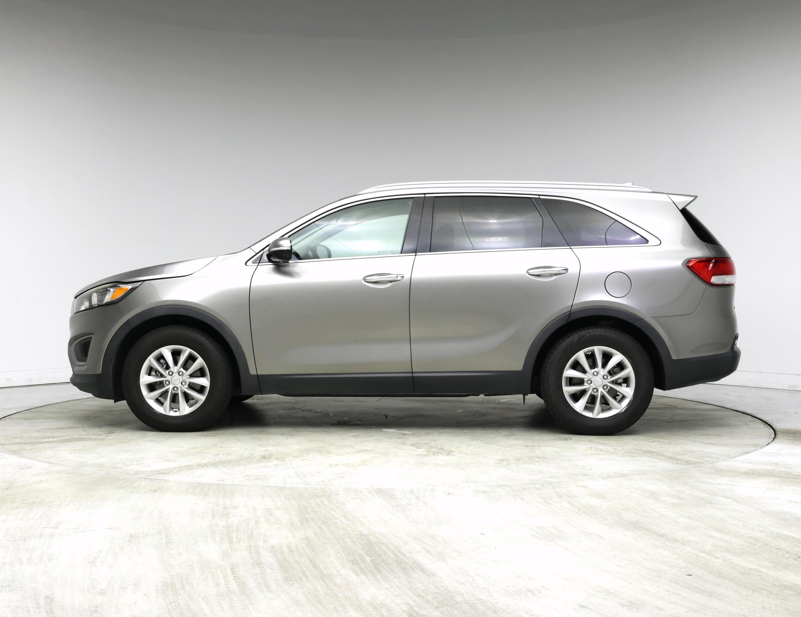 Thumbnail: 2017 Kia Sorento - 3