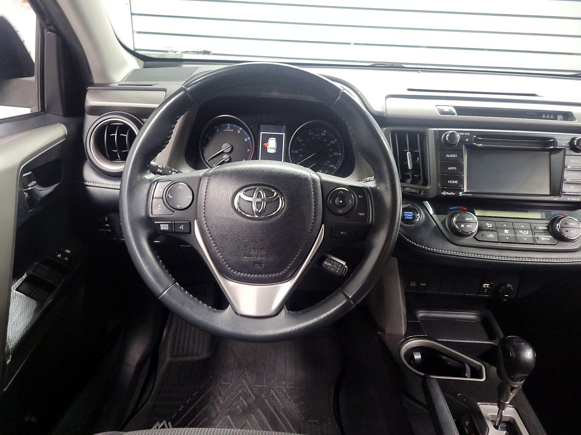 Thumbnail: 2018 Toyota RAV4 - 10