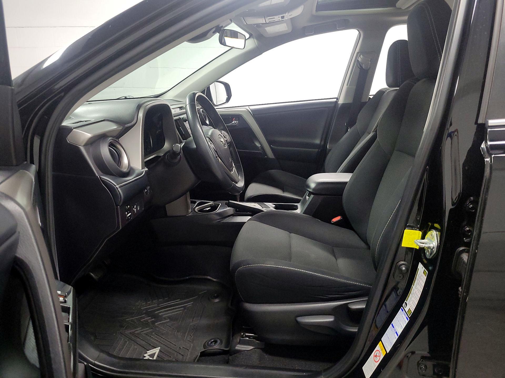Thumbnail: 2018 Toyota RAV4 - 11