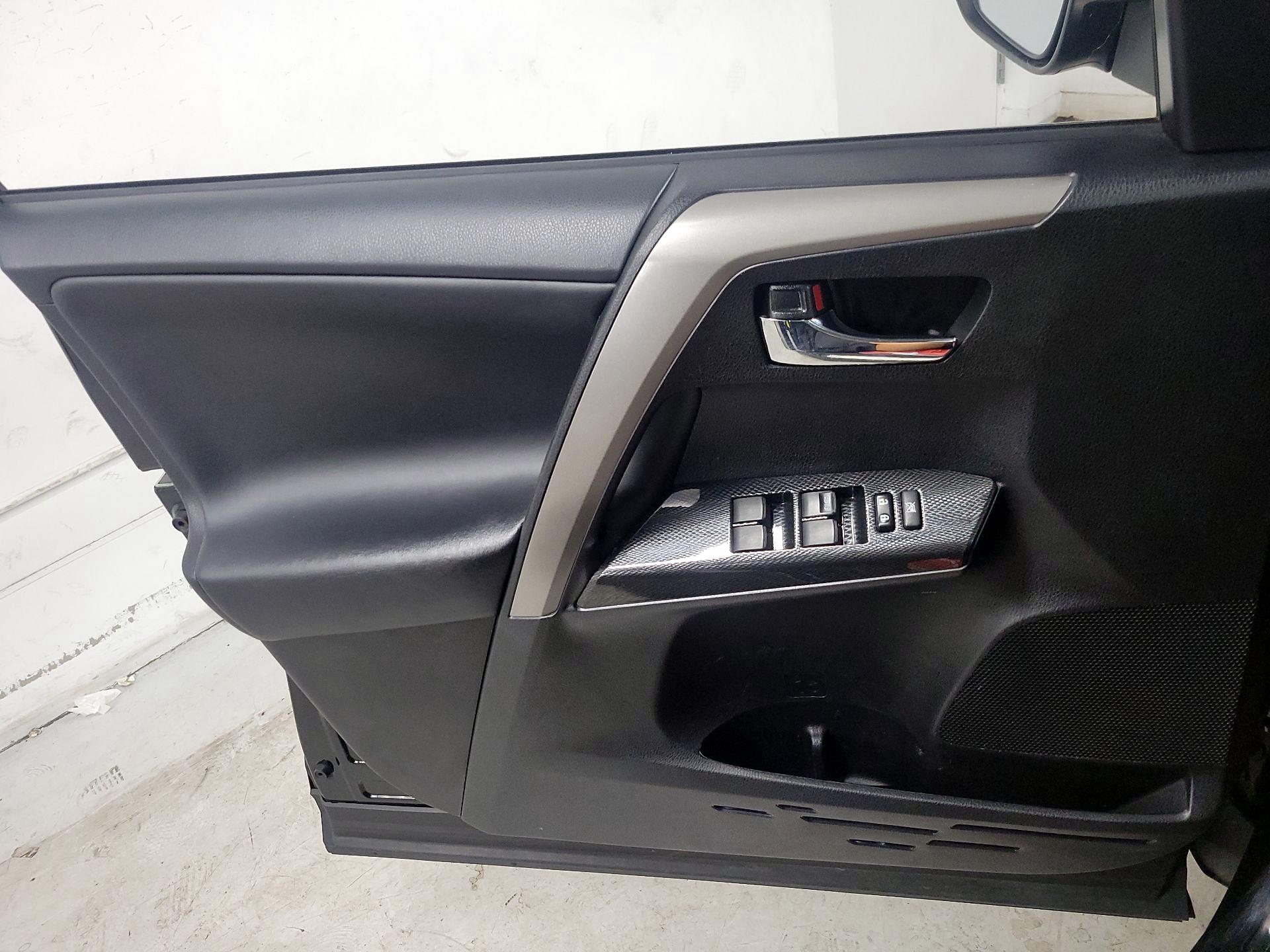 Thumbnail: 2018 Toyota RAV4 - 12