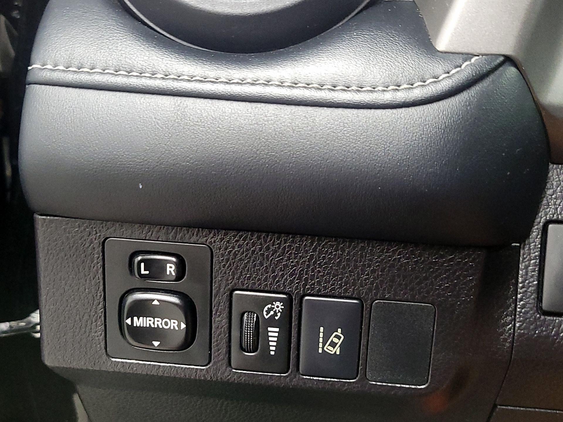 Thumbnail: 2018 Toyota RAV4 - 13